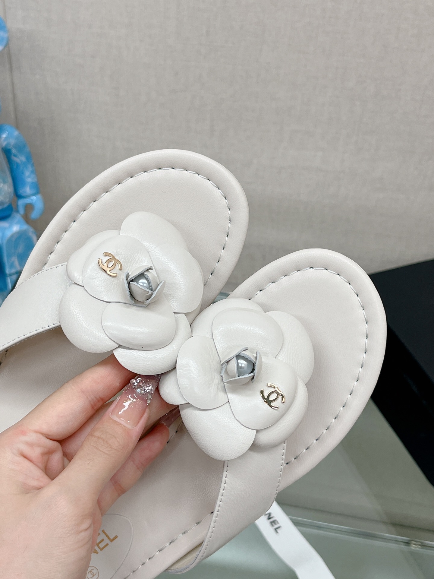 [TOP] CHANEL Camellia Slippers - 3 Colour