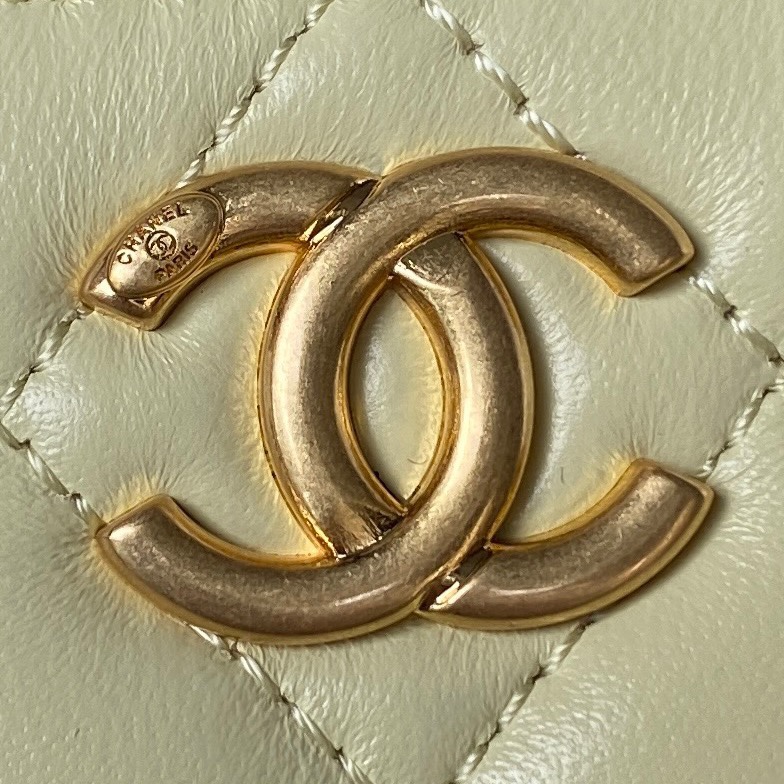 [TOP] CHANEL Chain Small Cosmetic Box 8.5*11*7cm - GHW