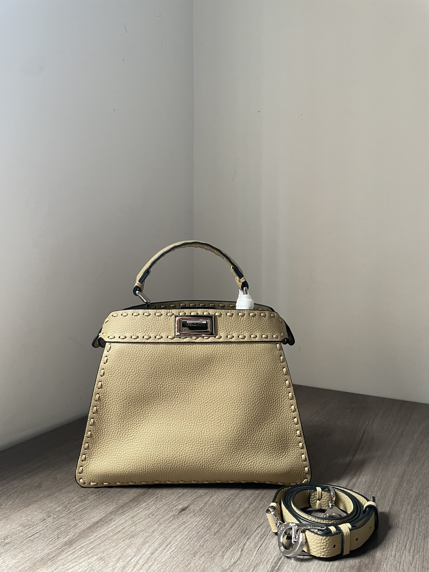 [TOP] FENDI  Original One-Hand Stitched Peekaboo Kitten Bag - 6 Colors