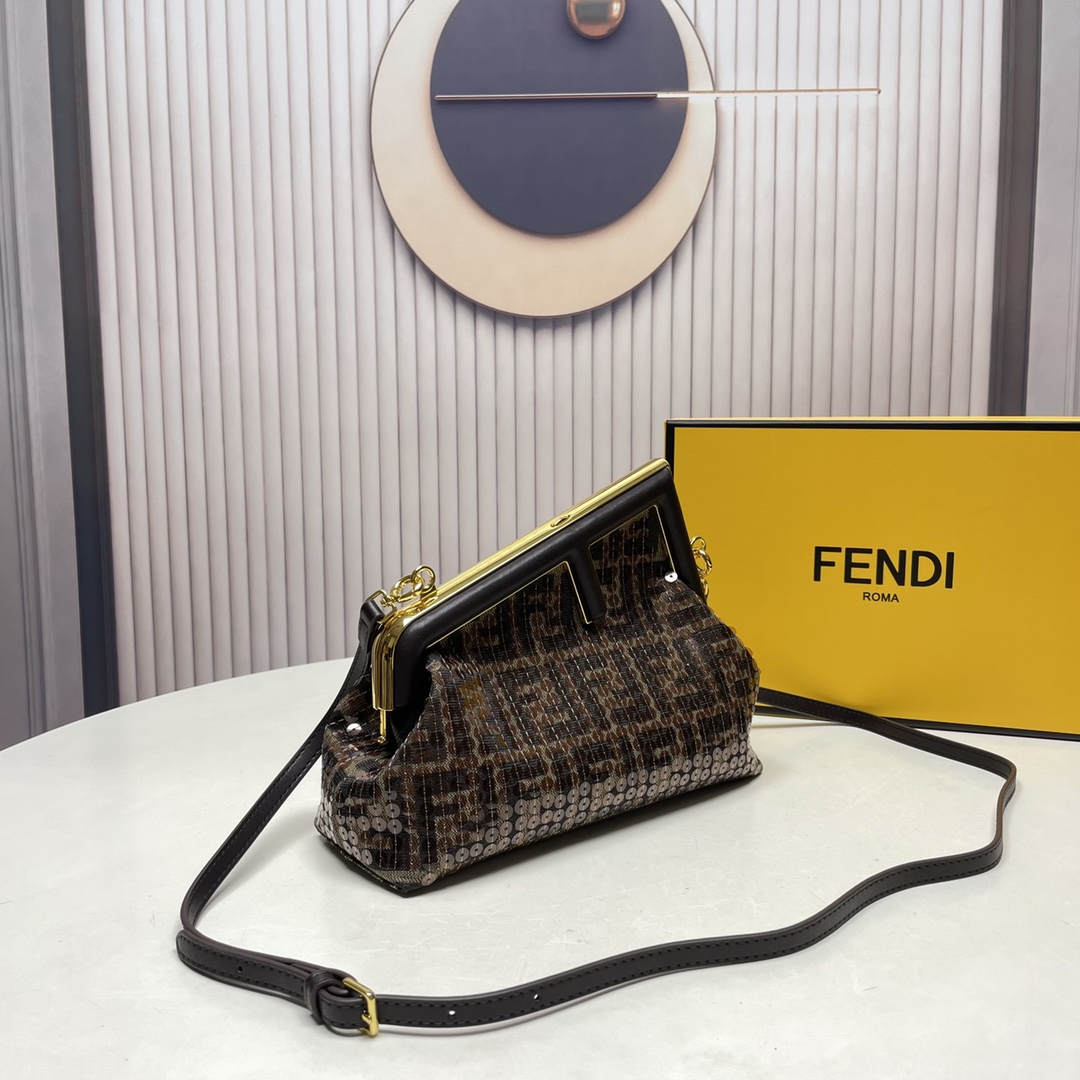 [TOP] FENDI First Presbyopia Bead Embroidery Bag