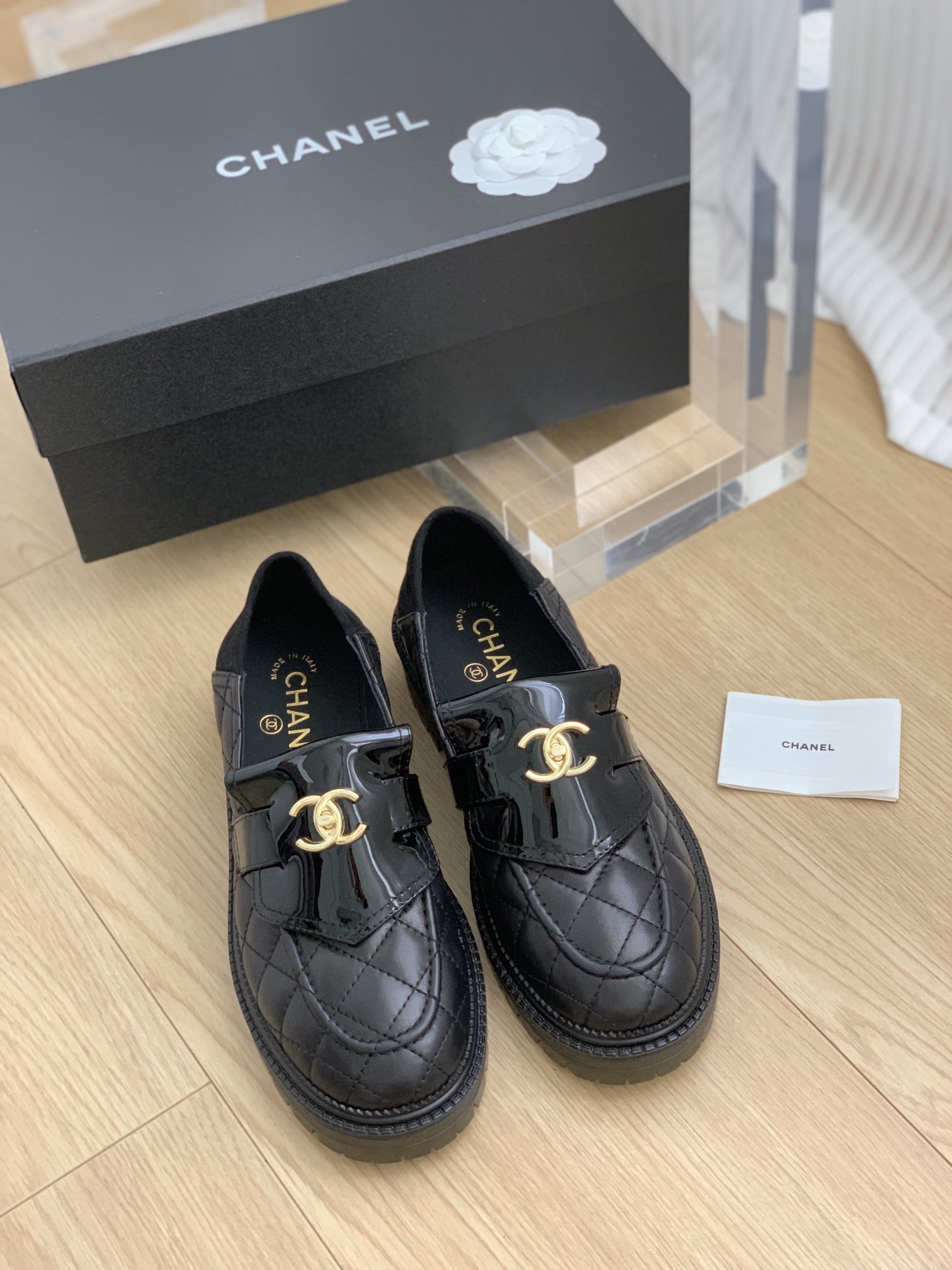[TOP] CHANEL Classic Pair C-Buckle Loafers - 2 Colors