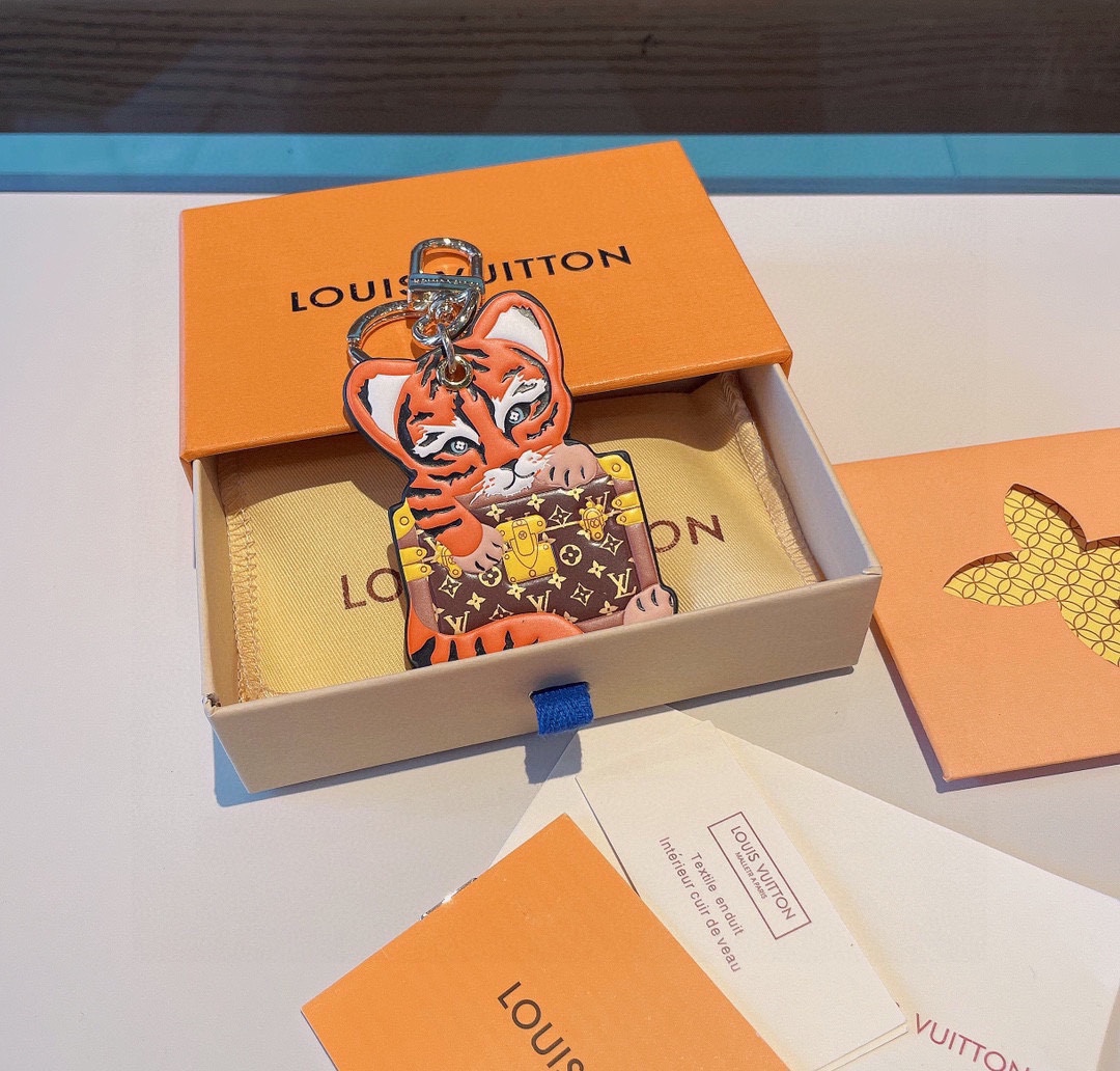 [TOP] Louis Vuitton LV Embossed Leather Tiger Keychain