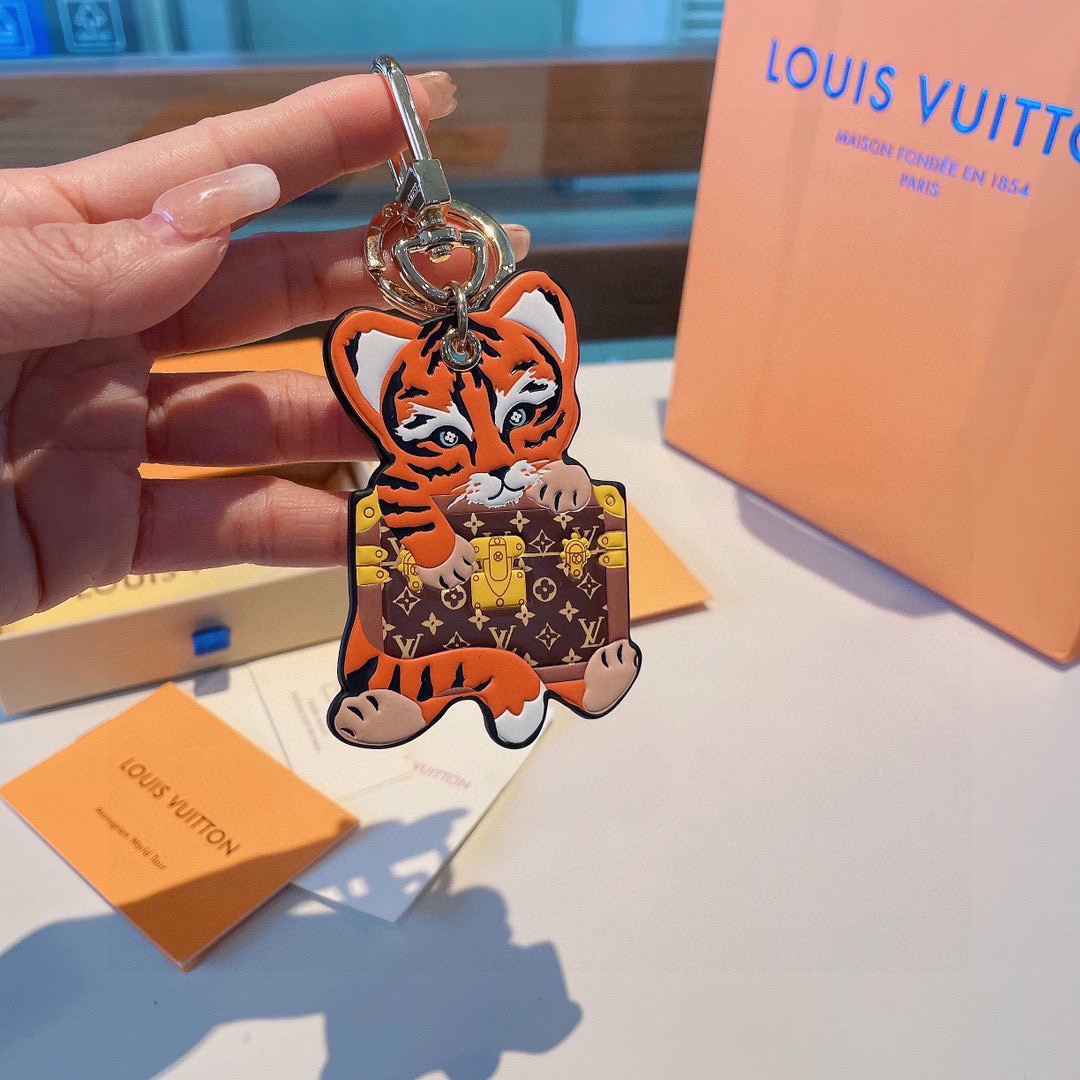 [TOP] Louis Vuitton LV Embossed Leather Tiger Keychain