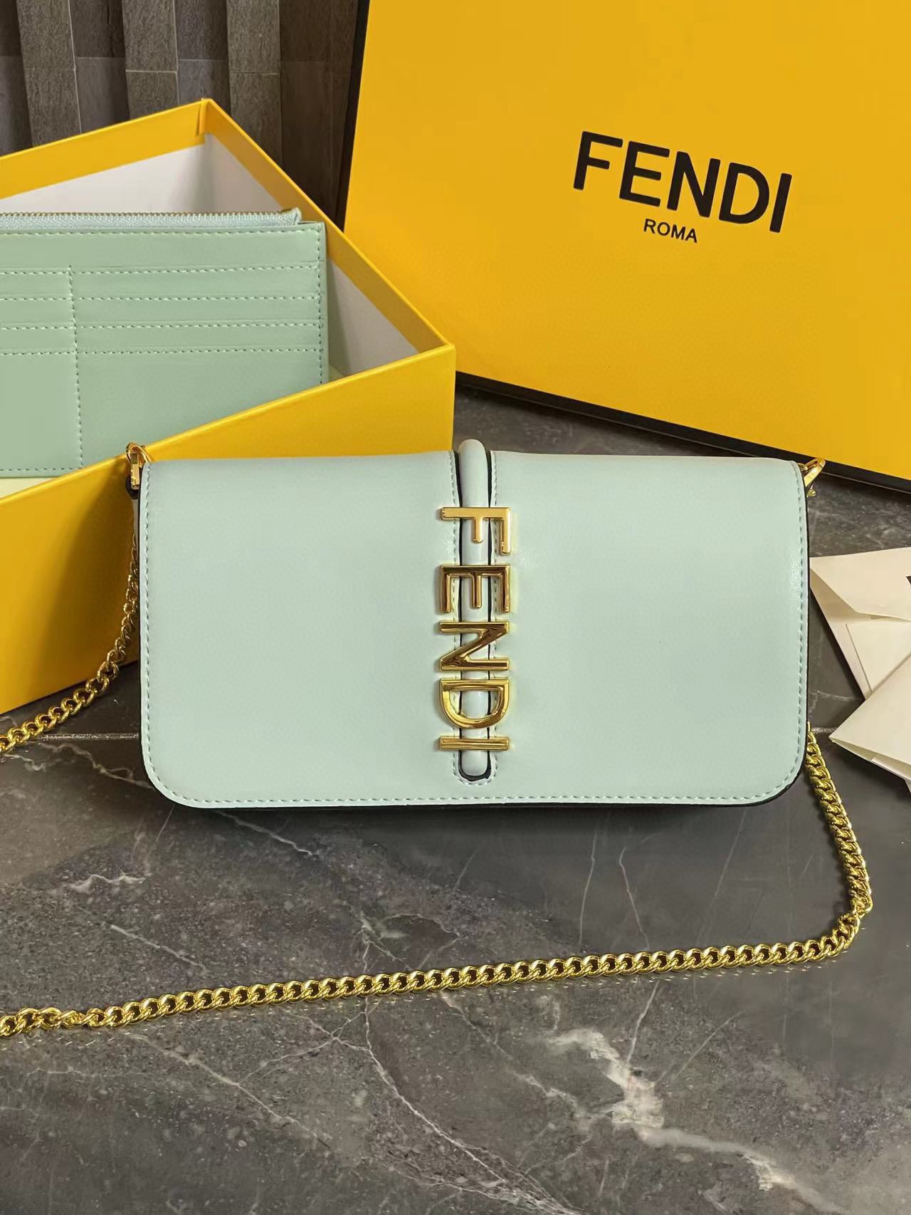 [TOP] FENDI The Latest Spring And Summer Commuter Chain Bag -  4 Colors