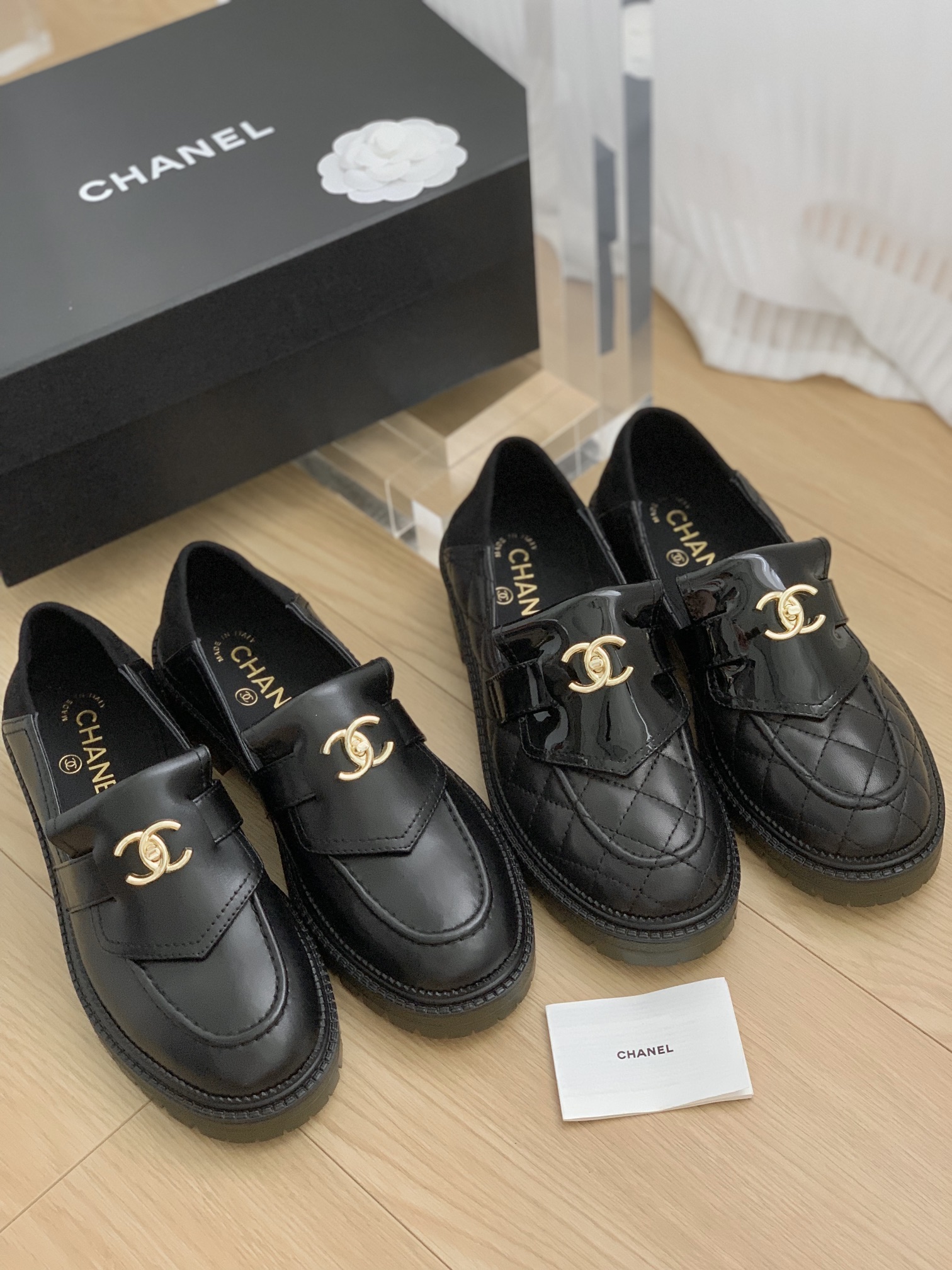 [TOP] CHANEL Classic Pair C-Buckle Loafers - 2 Colors