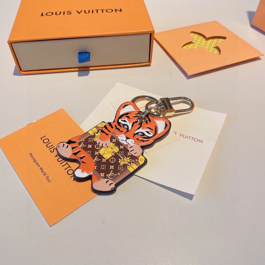 [TOP] Louis Vuitton LV Embossed Leather Tiger Keychain