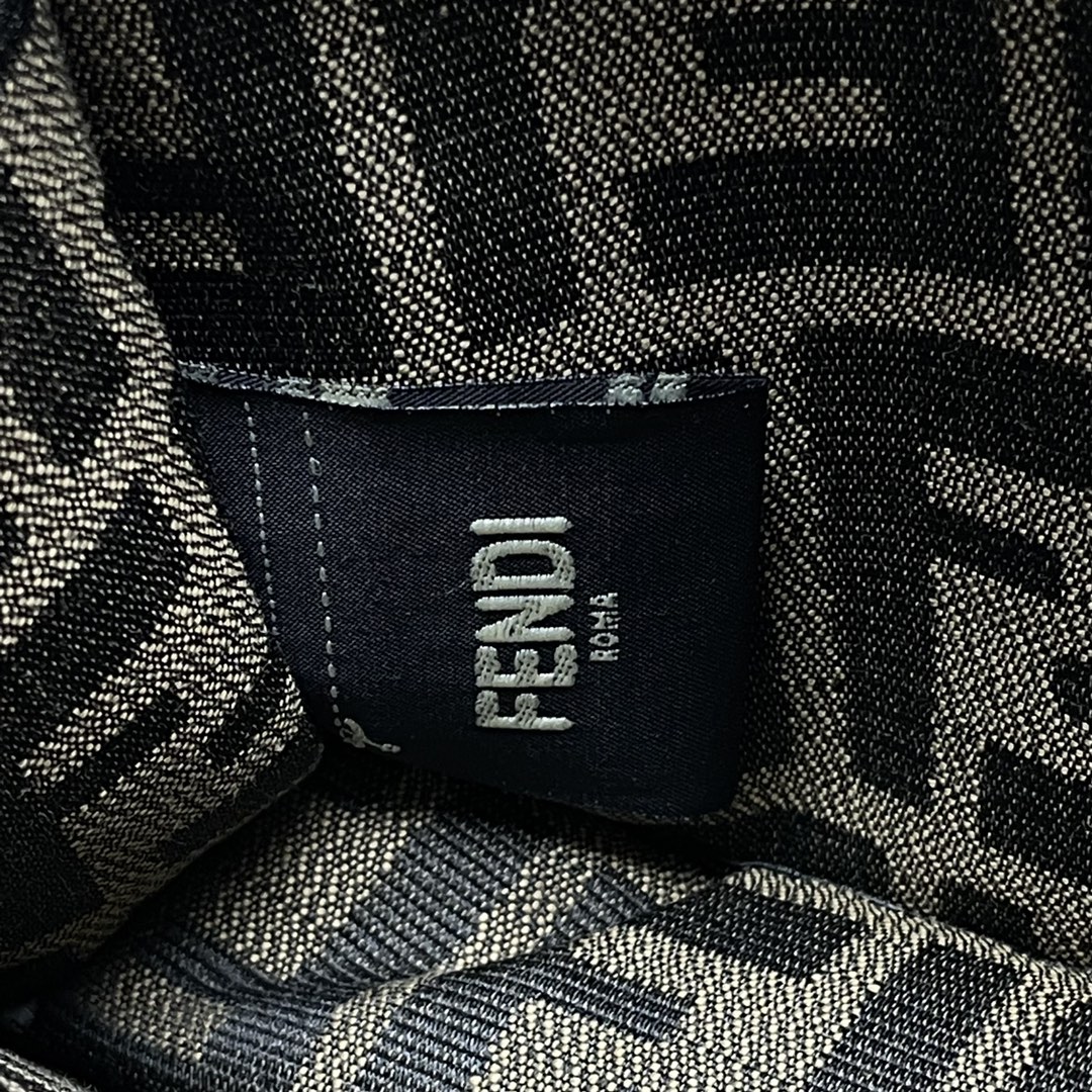 [TOP] FENDI Peekabooold Flower Bead Embroidered Kitten Handbag