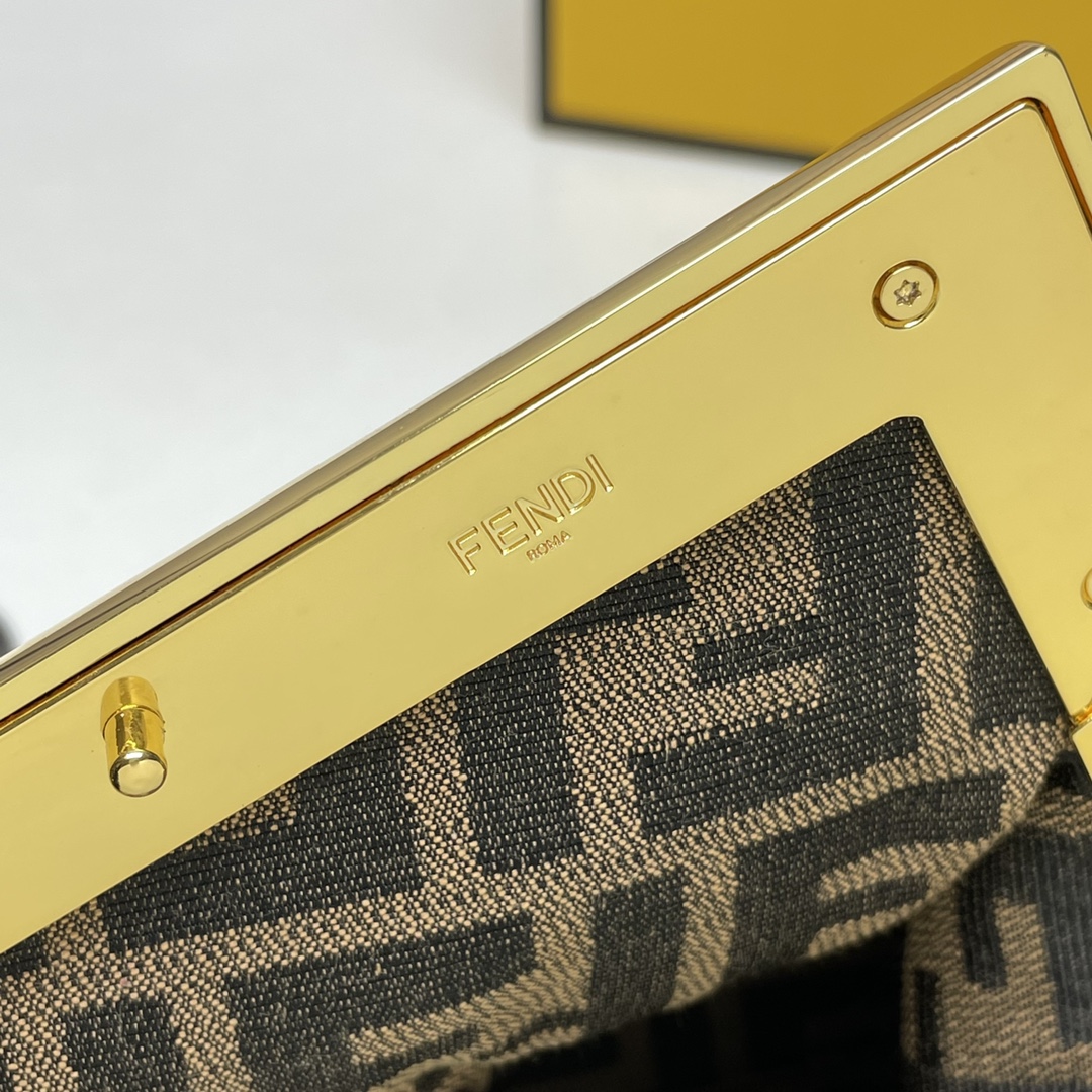 [TOP] FENDI First Presbyopia Bead Embroidery Bag