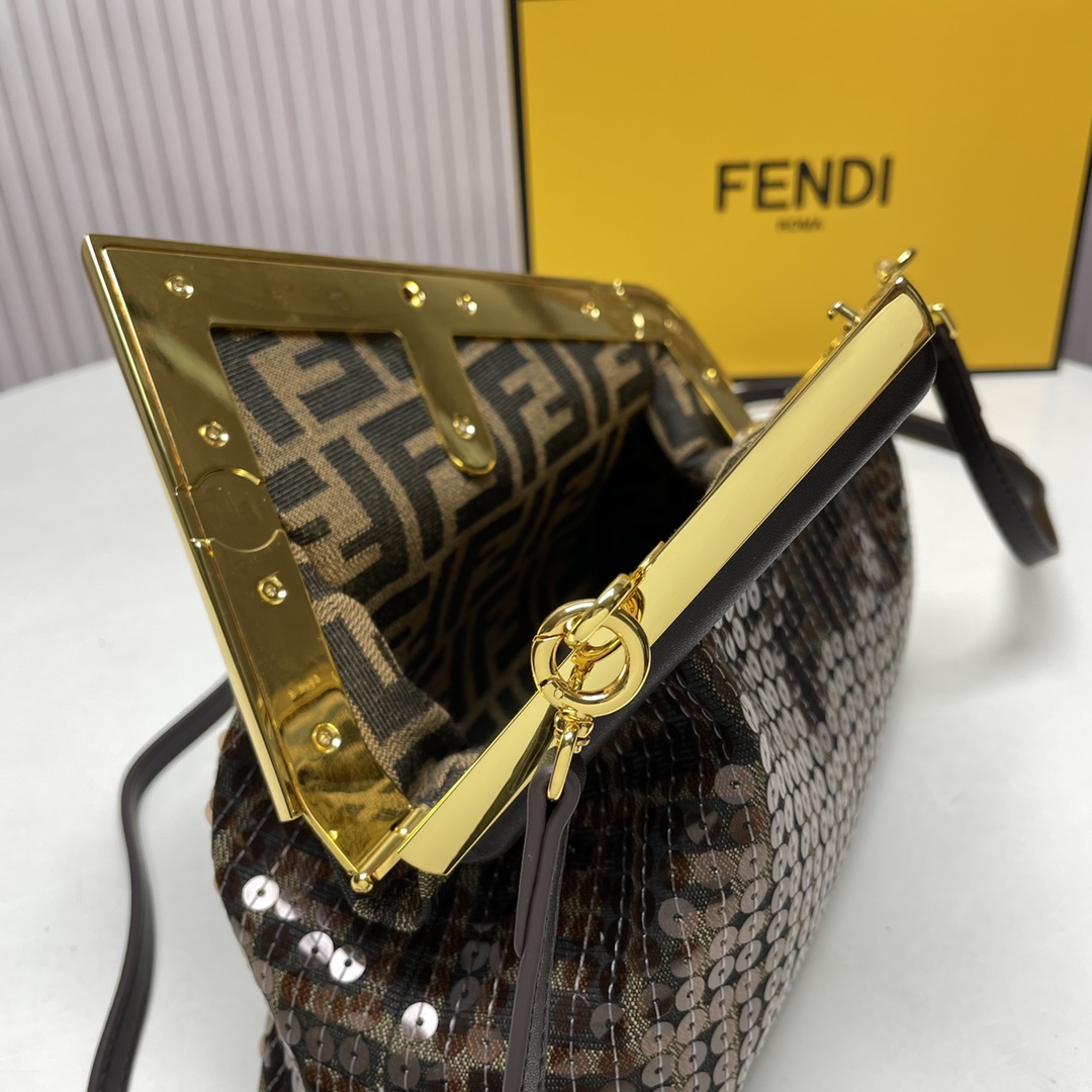 [TOP] FENDI First Presbyopia Bead Embroidery Bag