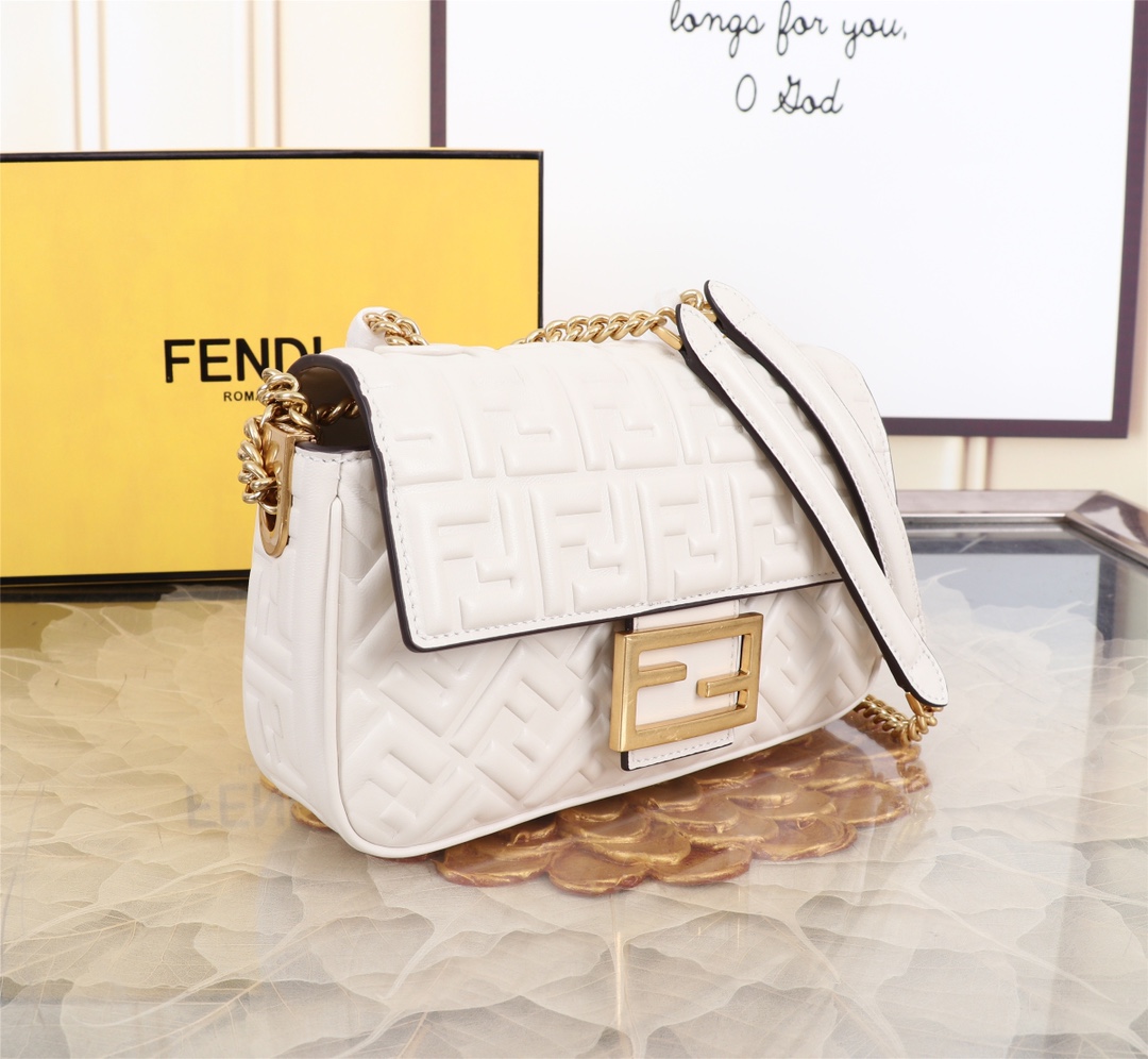 [TOP] FENDI FENDI Baguette Sheepskin Bag - White