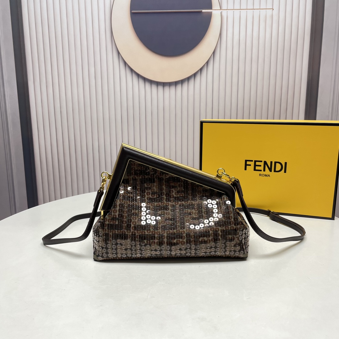 [TOP] FENDI First Presbyopia Bead Embroidery Bag