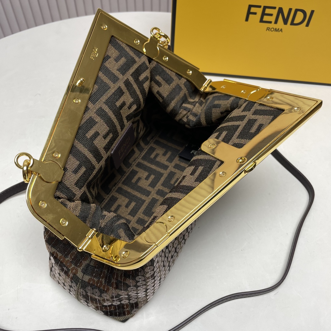 [TOP] FENDI First Presbyopia Bead Embroidery Bag