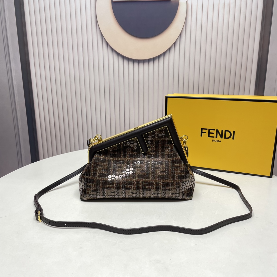 [TOP] FENDI First Presbyopia Bead Embroidery Bag