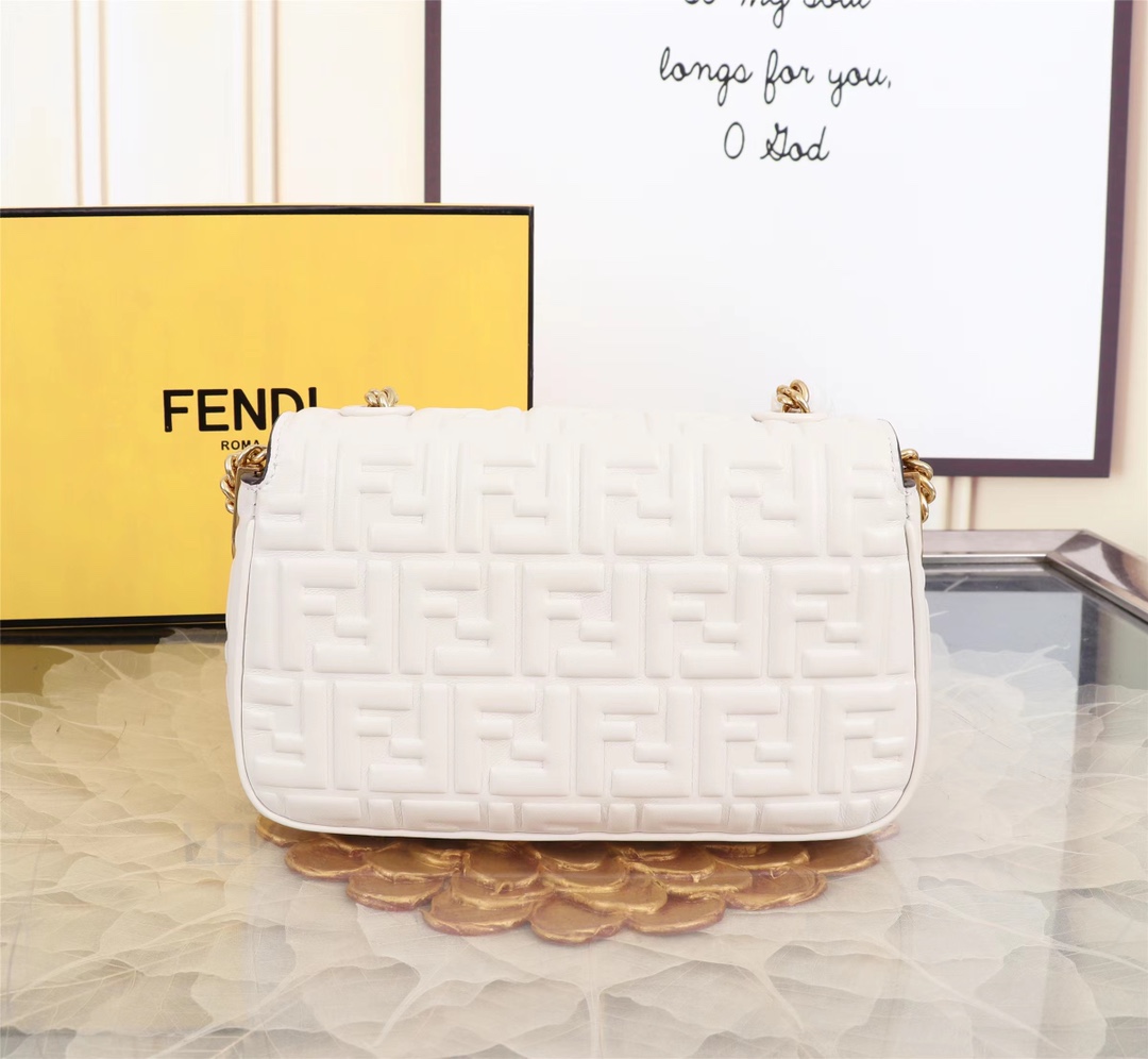 [TOP] FENDI FENDI Baguette Sheepskin Bag - White
