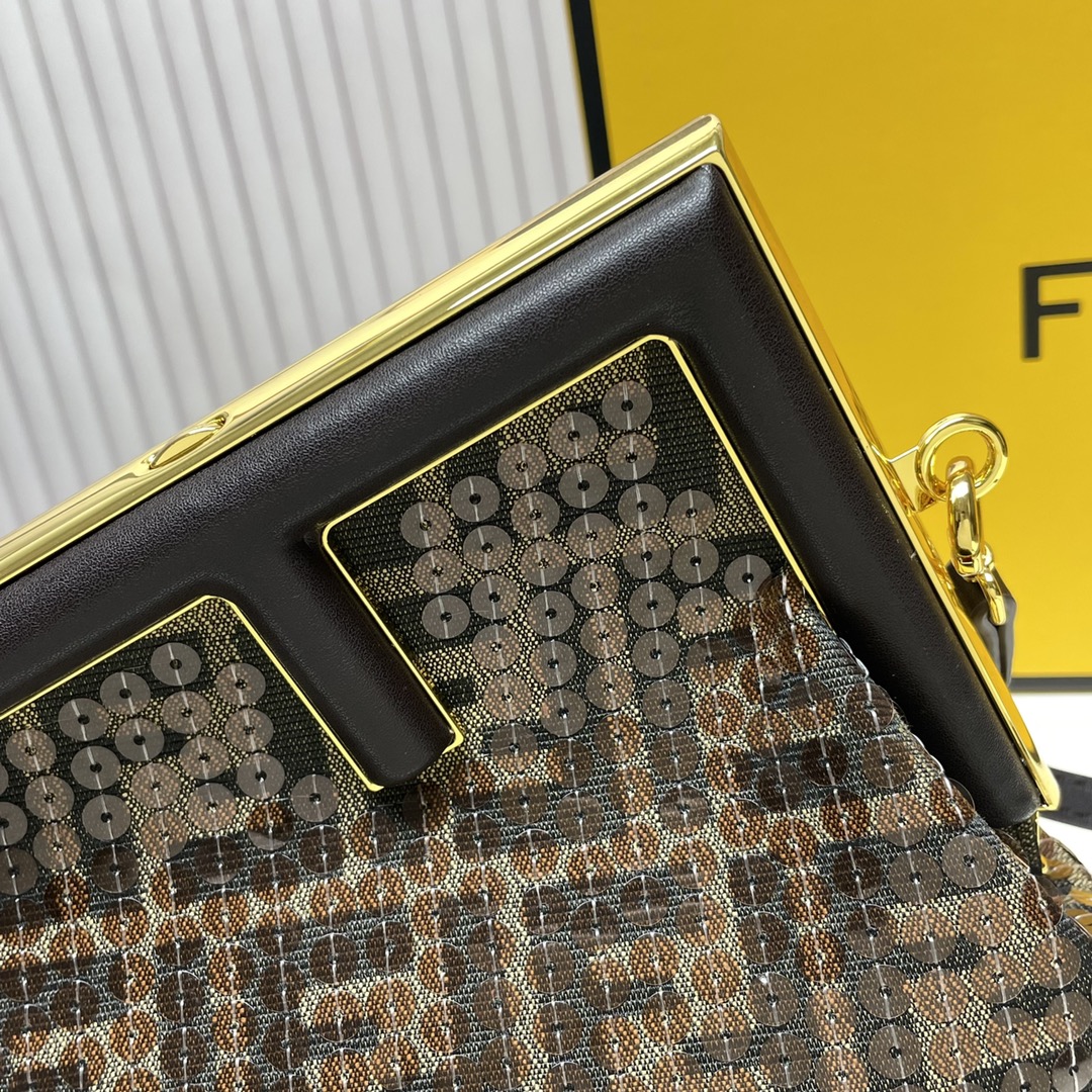 [TOP] FENDI First Presbyopia Bead Embroidery Bag