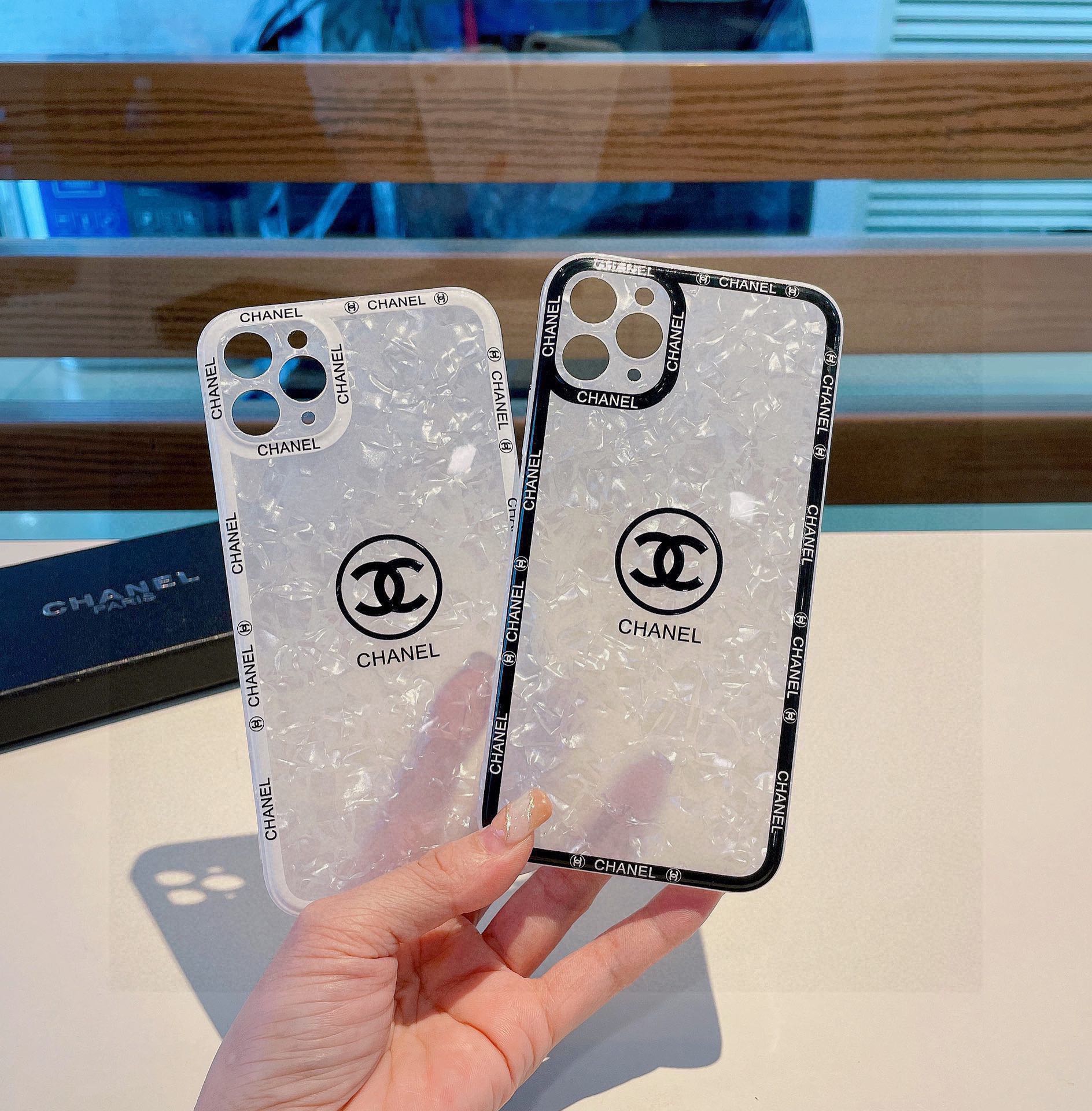 [TOP] CHANEL Shell Texture Iphone case - 2 Colors