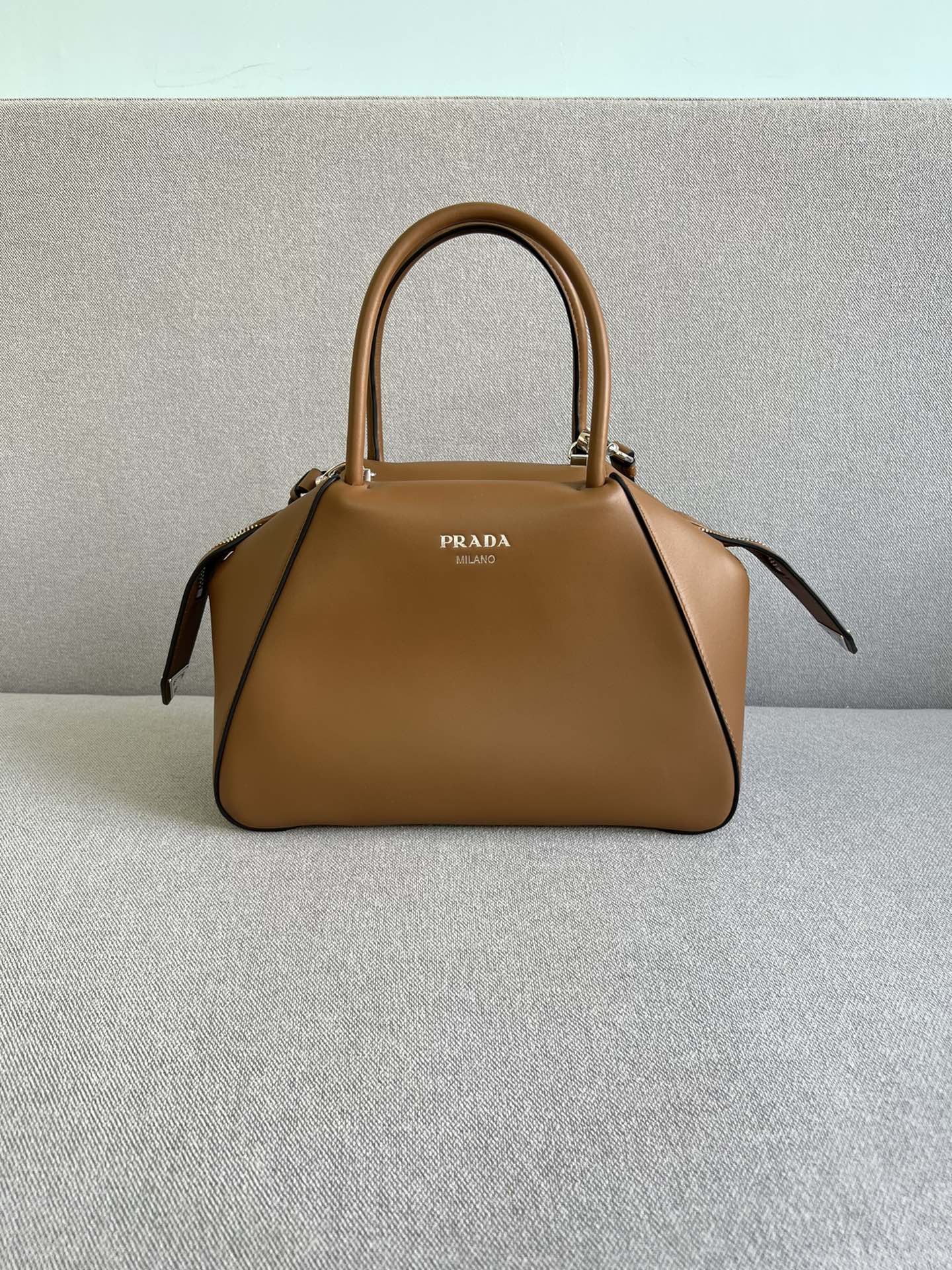 [TOP] PRADA Small Bowling Ball Bag 25.5X18X13.5cm - Three Colors