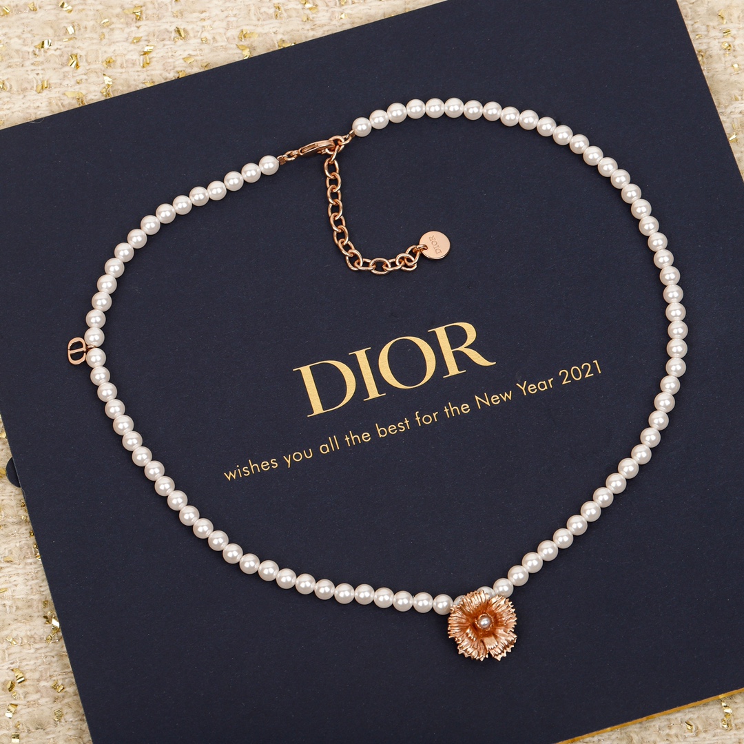[TOP] Christian Dior Cornflower Pearl Necklace
