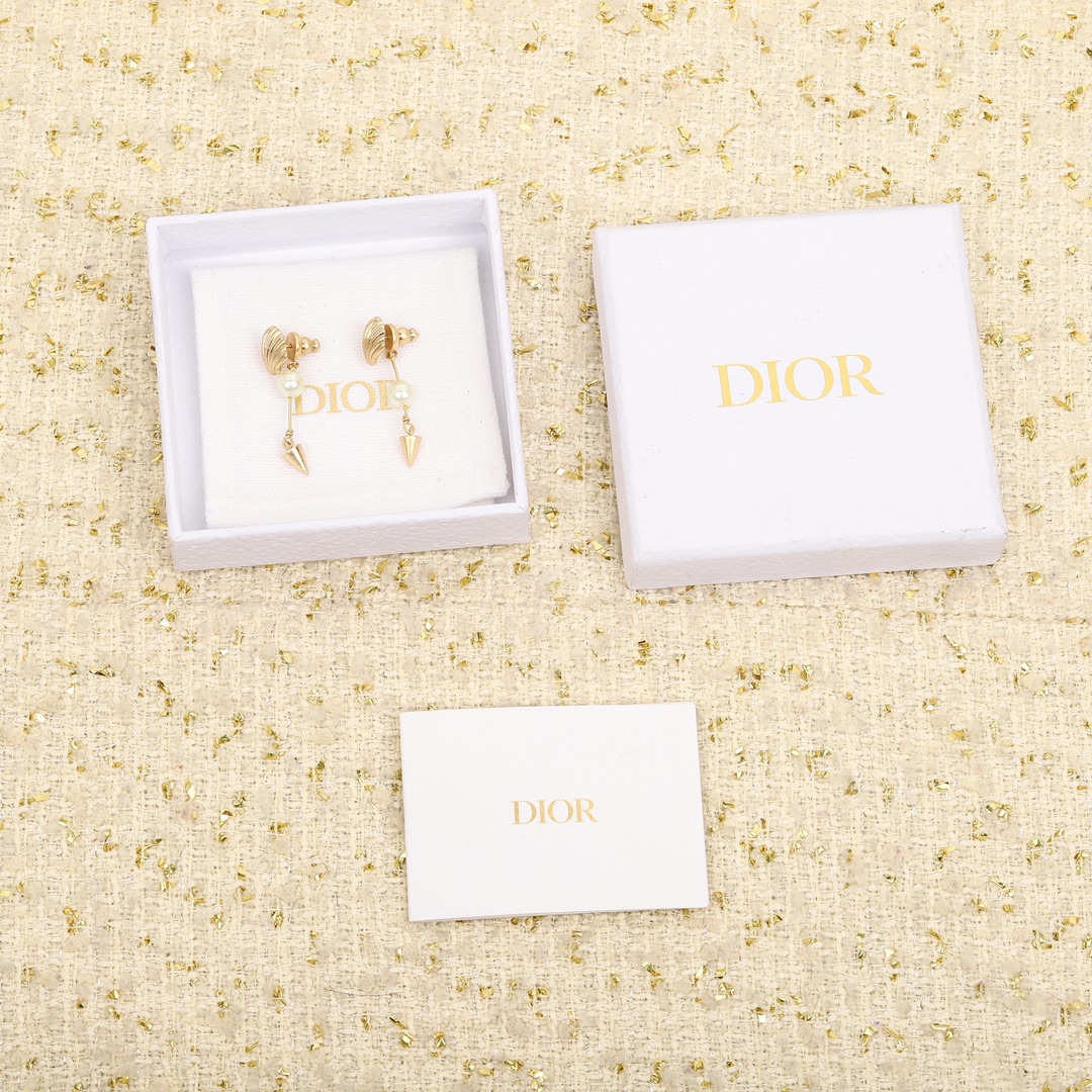 [TOP] Christian Dior Conch Earrings