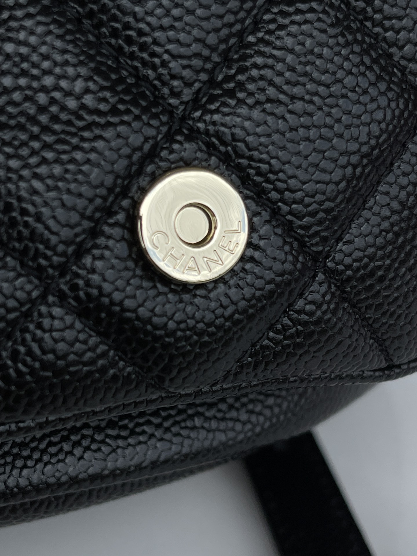 [TOP] CHANEL New Cowhide Backpack Bag 21x20x12 cm - Black