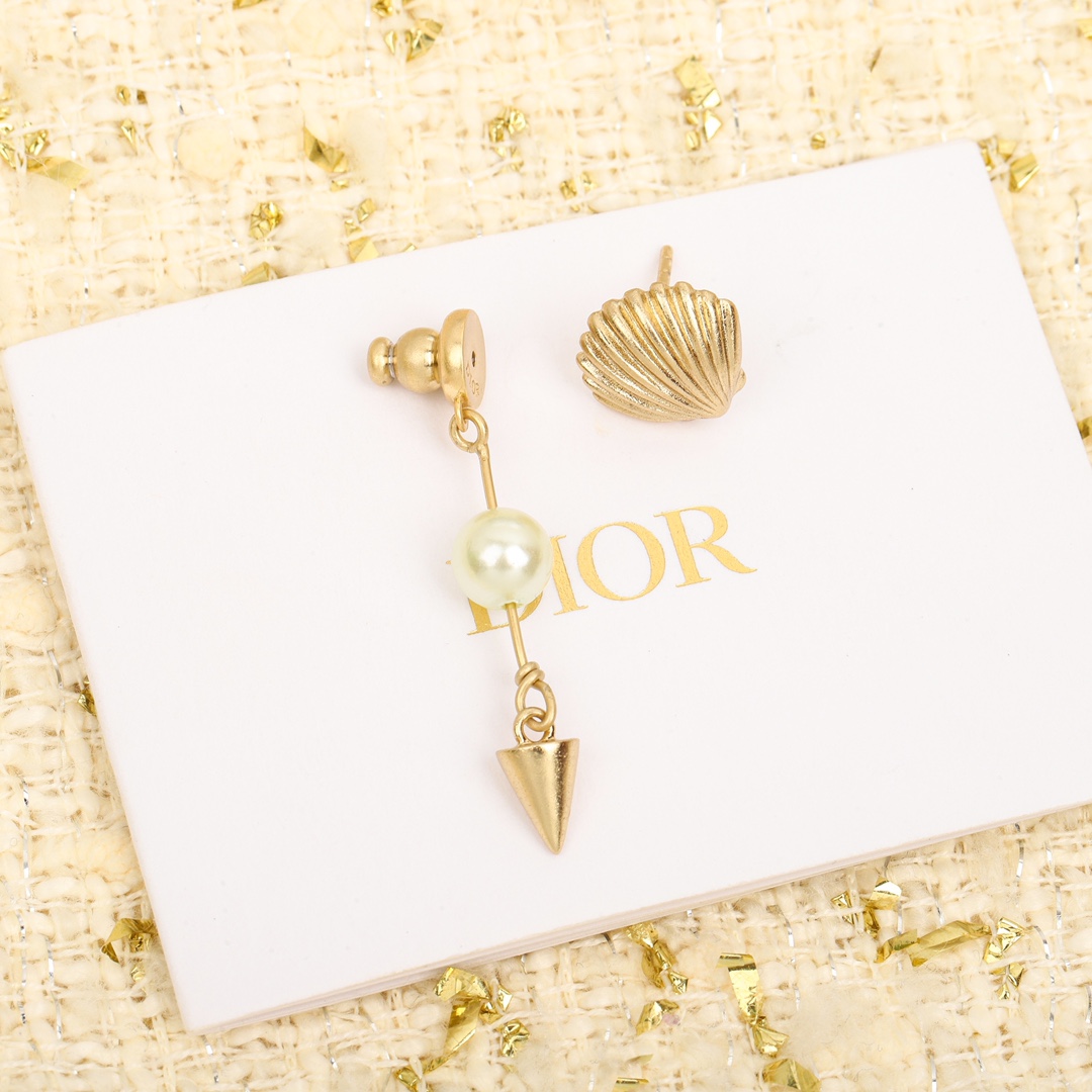 [TOP] Christian Dior Conch Earrings