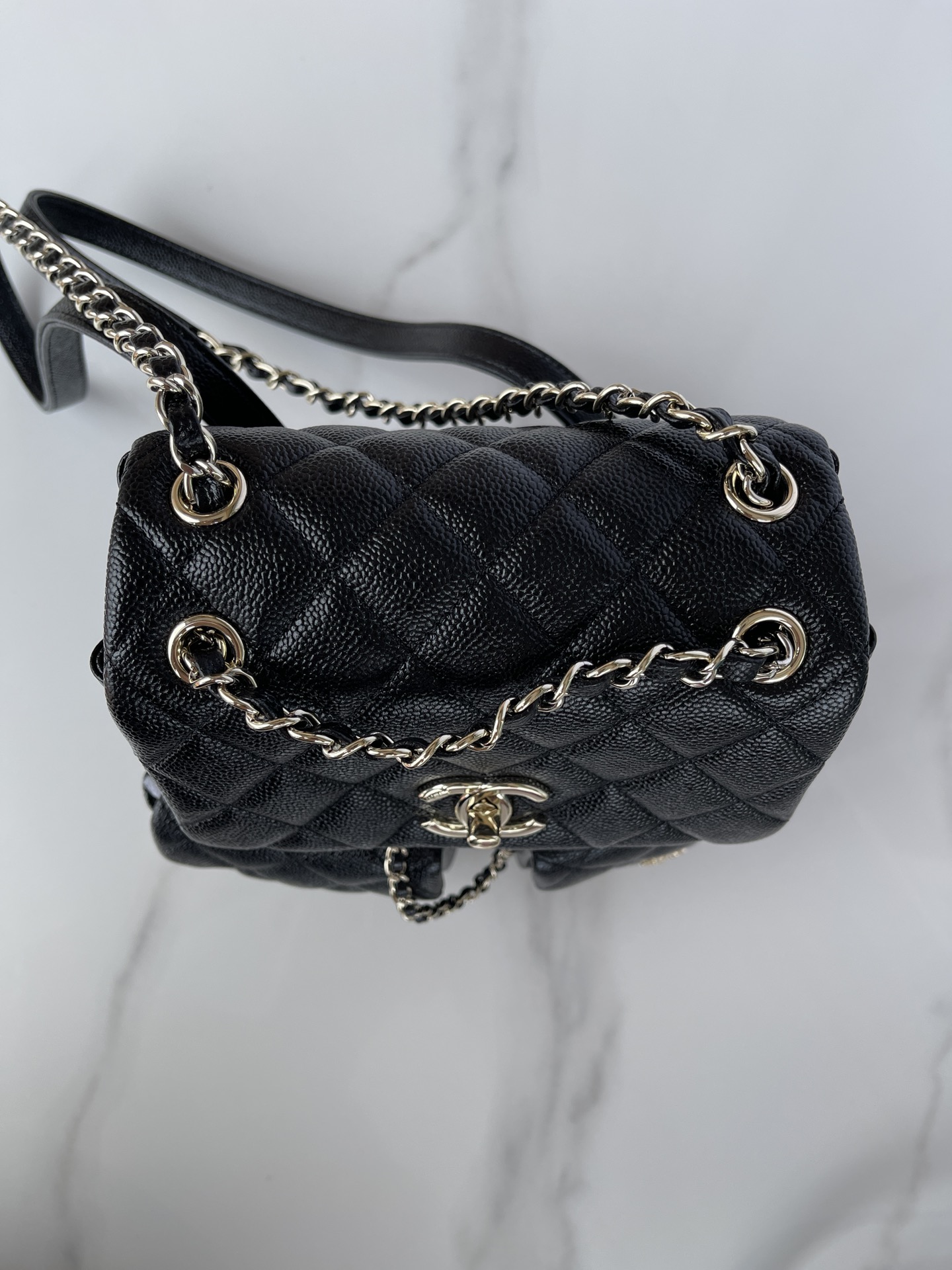 [TOP] CHANEL New Cowhide Backpack Bag 21x20x12 cm - Black