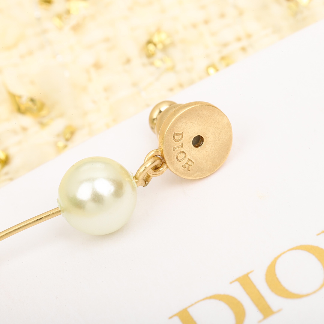 [TOP] Christian Dior Conch Earrings