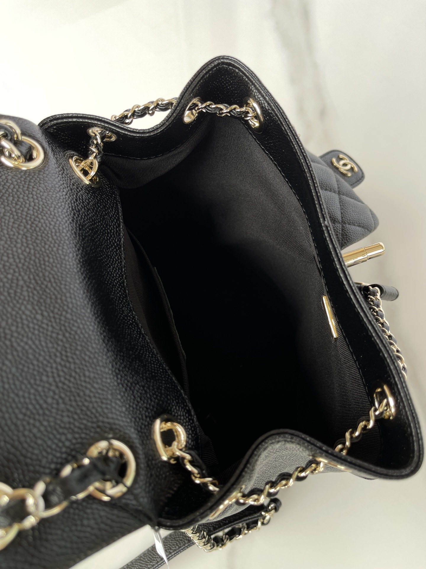 [TOP] CHANEL New Cowhide Backpack Bag 21x20x12 cm - Black