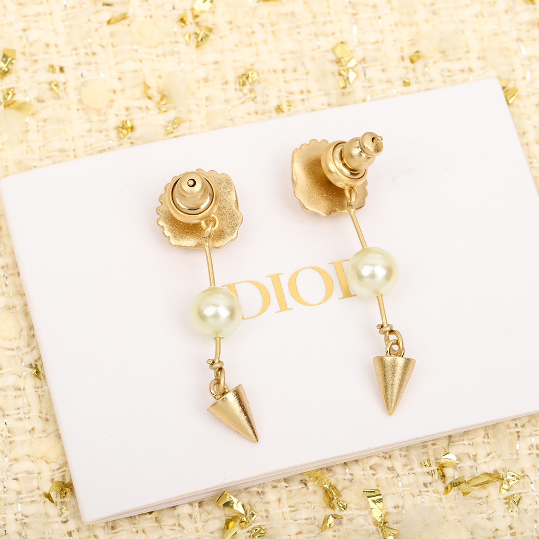 [TOP] Christian Dior Conch Earrings