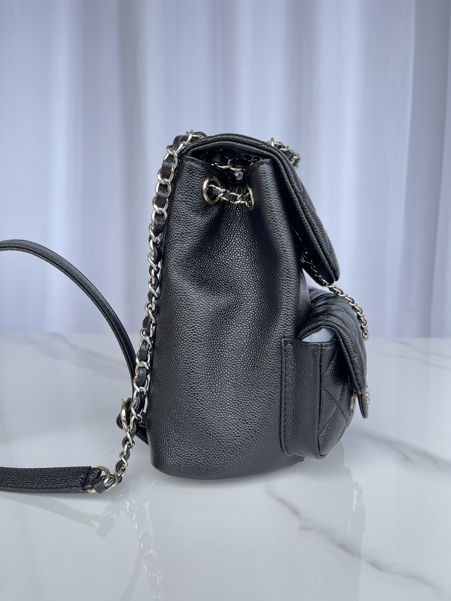 [TOP] CHANEL New Cowhide Backpack Bag 21x20x12 cm - Black