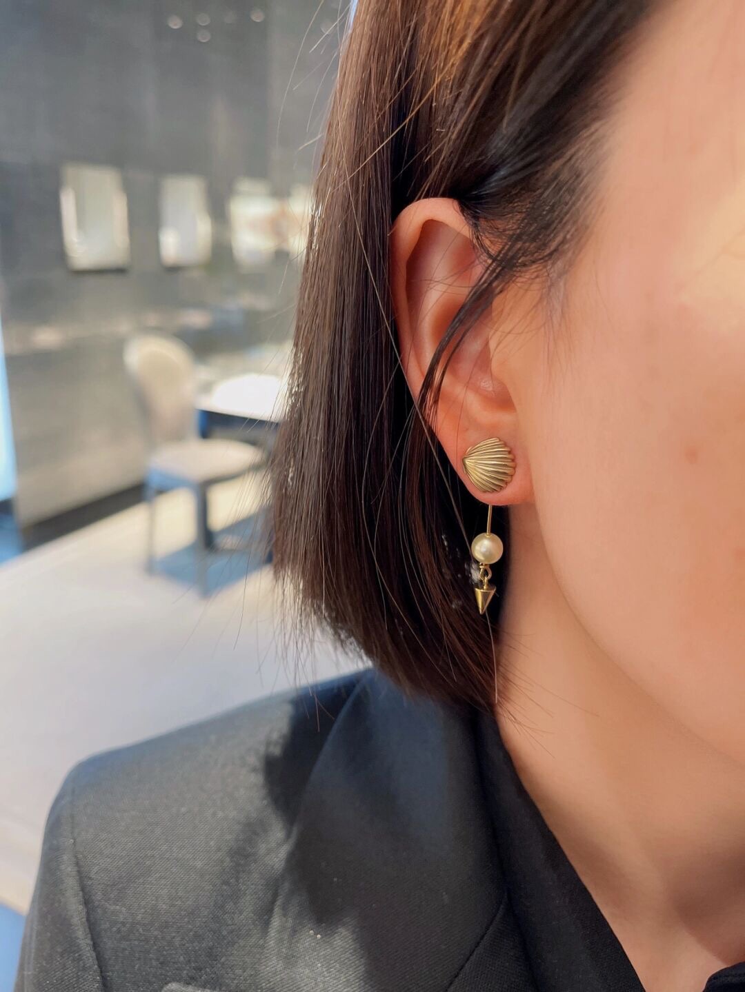 [TOP] Christian Dior Conch Earrings