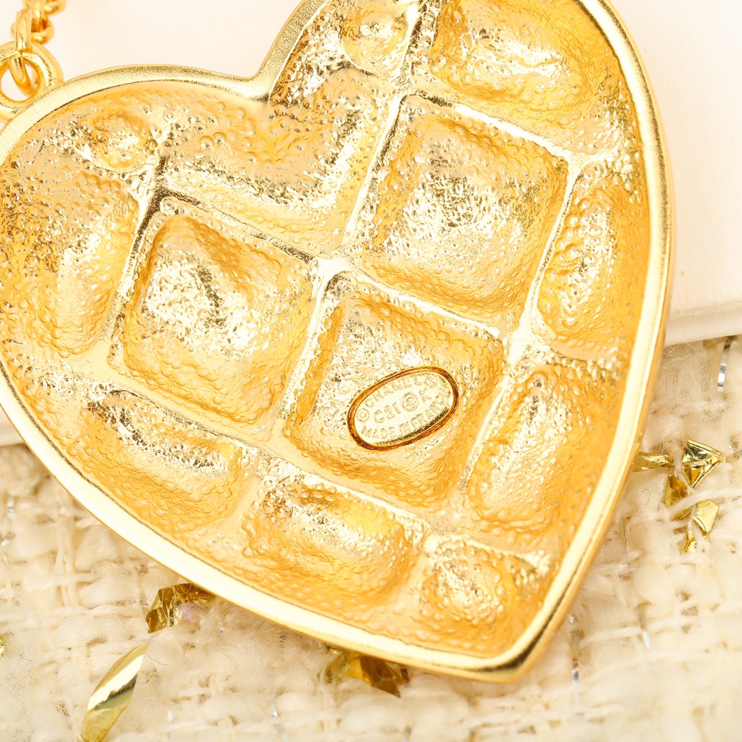 [TOP] CHANEL Heart Earrings