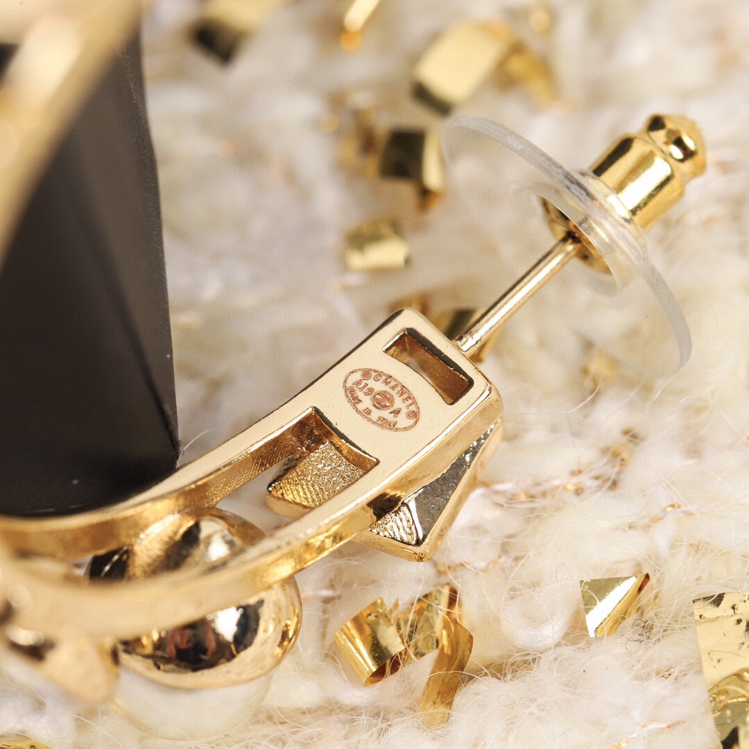 [TOP] CHANEL Half Circle Earrings