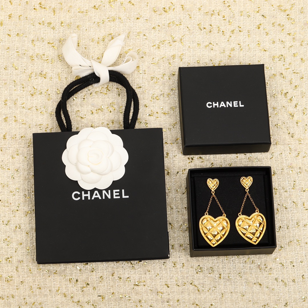 [TOP] CHANEL Heart Earrings