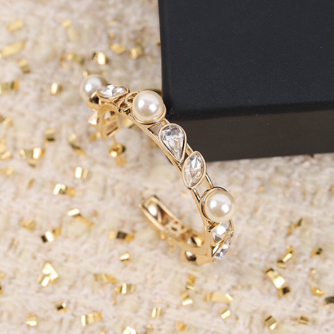 [TOP] CHANEL Half Circle Earrings