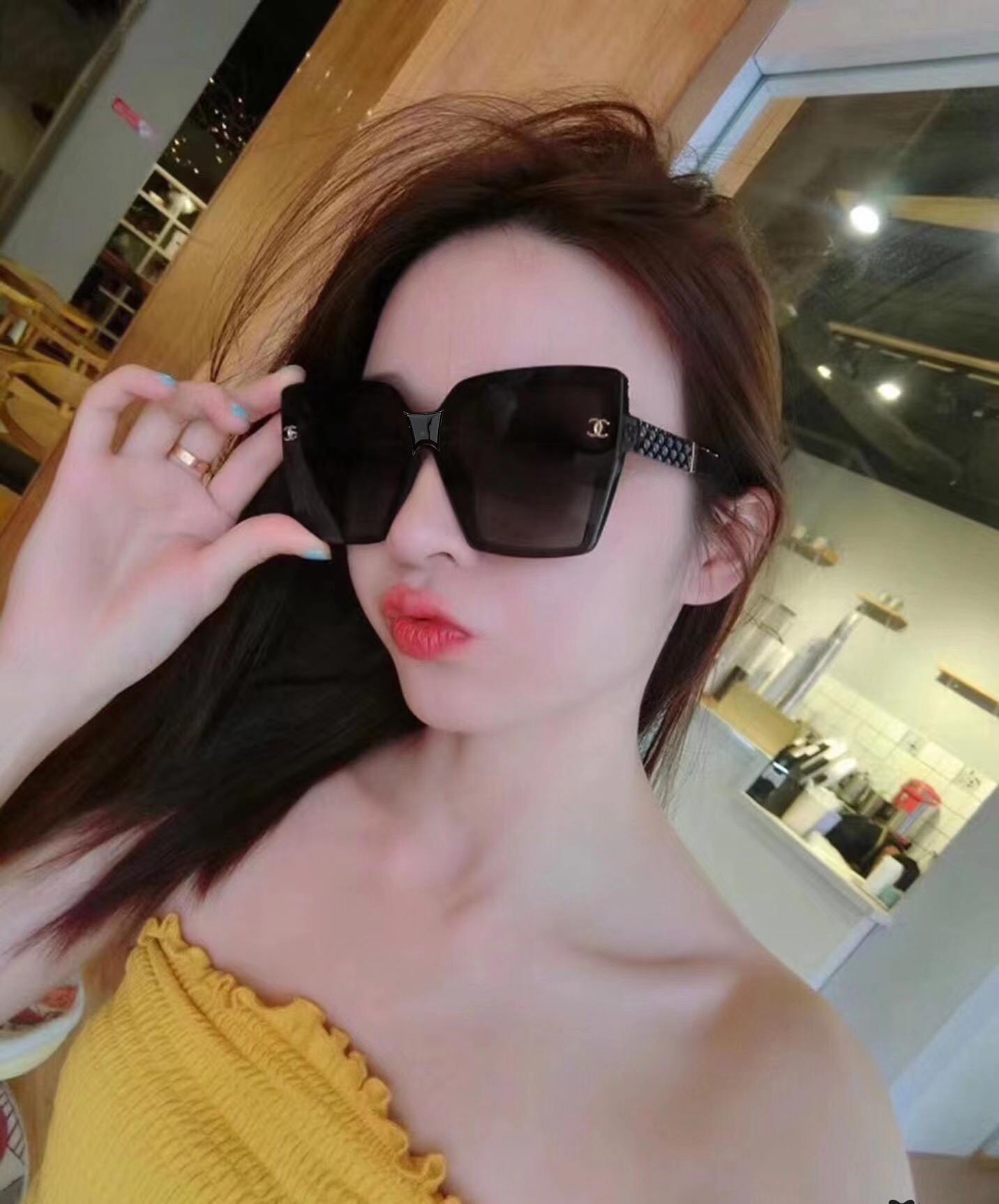 [TOP] CHANEL Large Frame Sunglasses - Two Colors