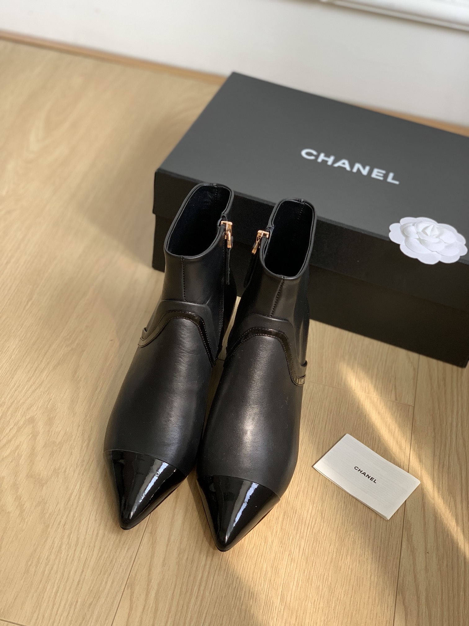 [TOP] CHANEL New Pointed Short Boots - Three Colors