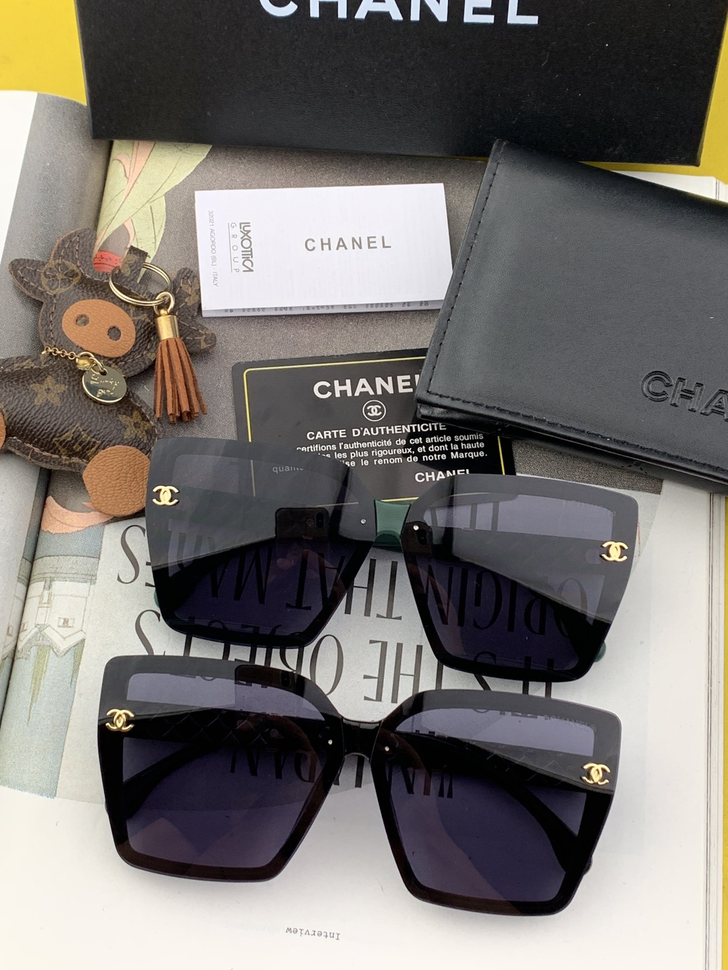 [TOP] CHANEL Large Frame Sunglasses - Two Colors
