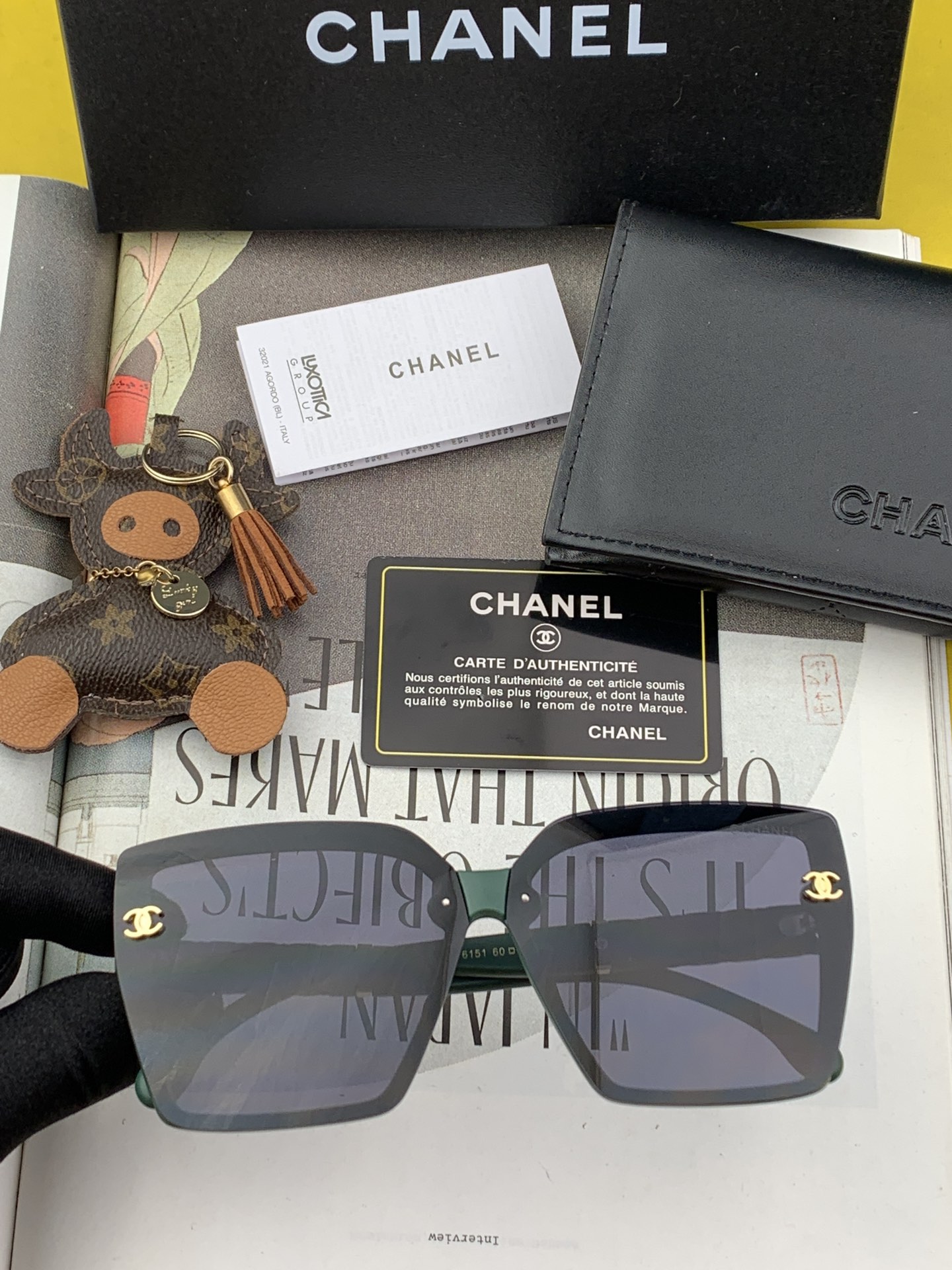 [TOP] CHANEL Large Frame Sunglasses - Two Colors
