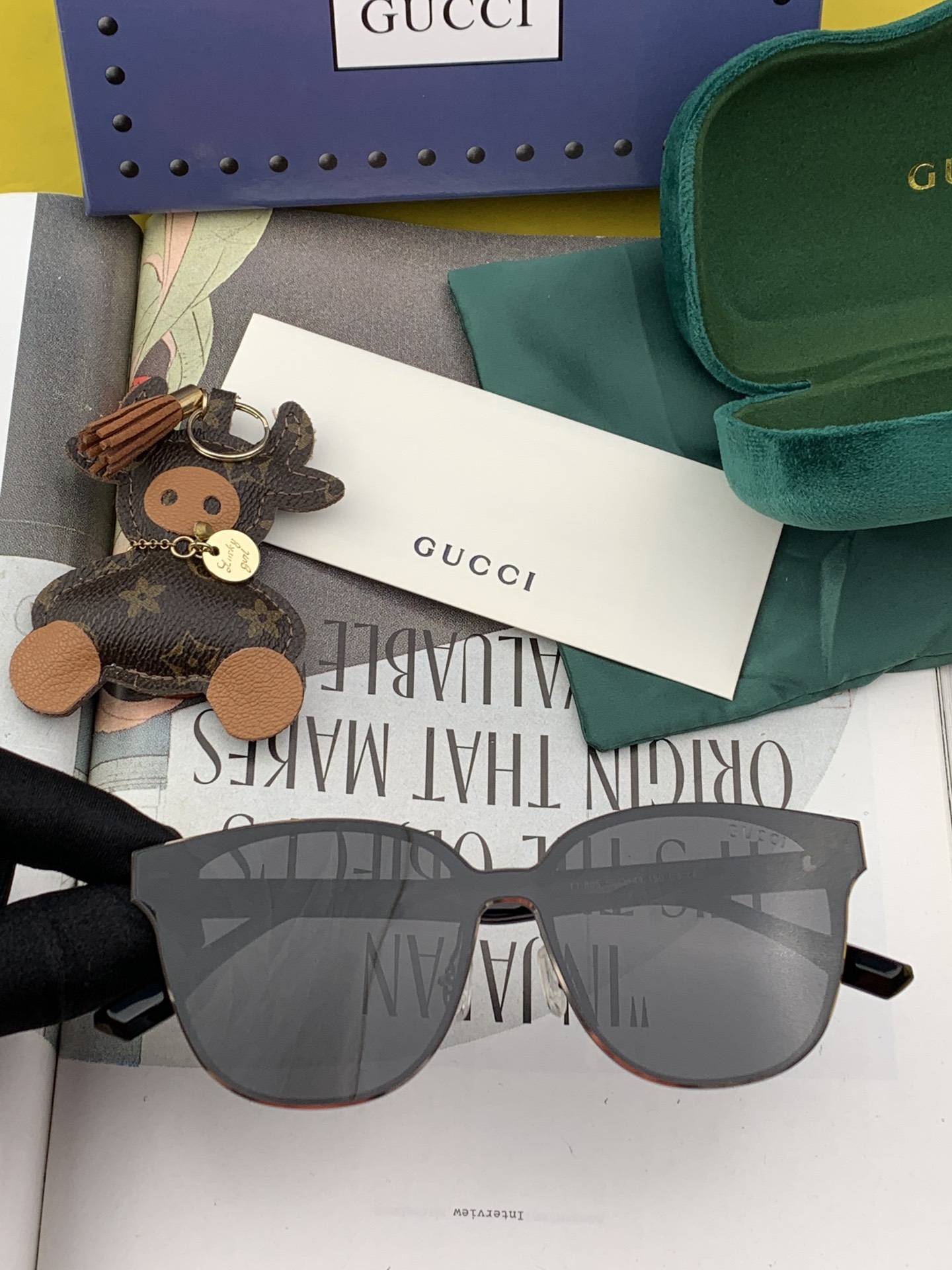 [TOP] GUCCI Large Frame Nylon Sunglasses - Black