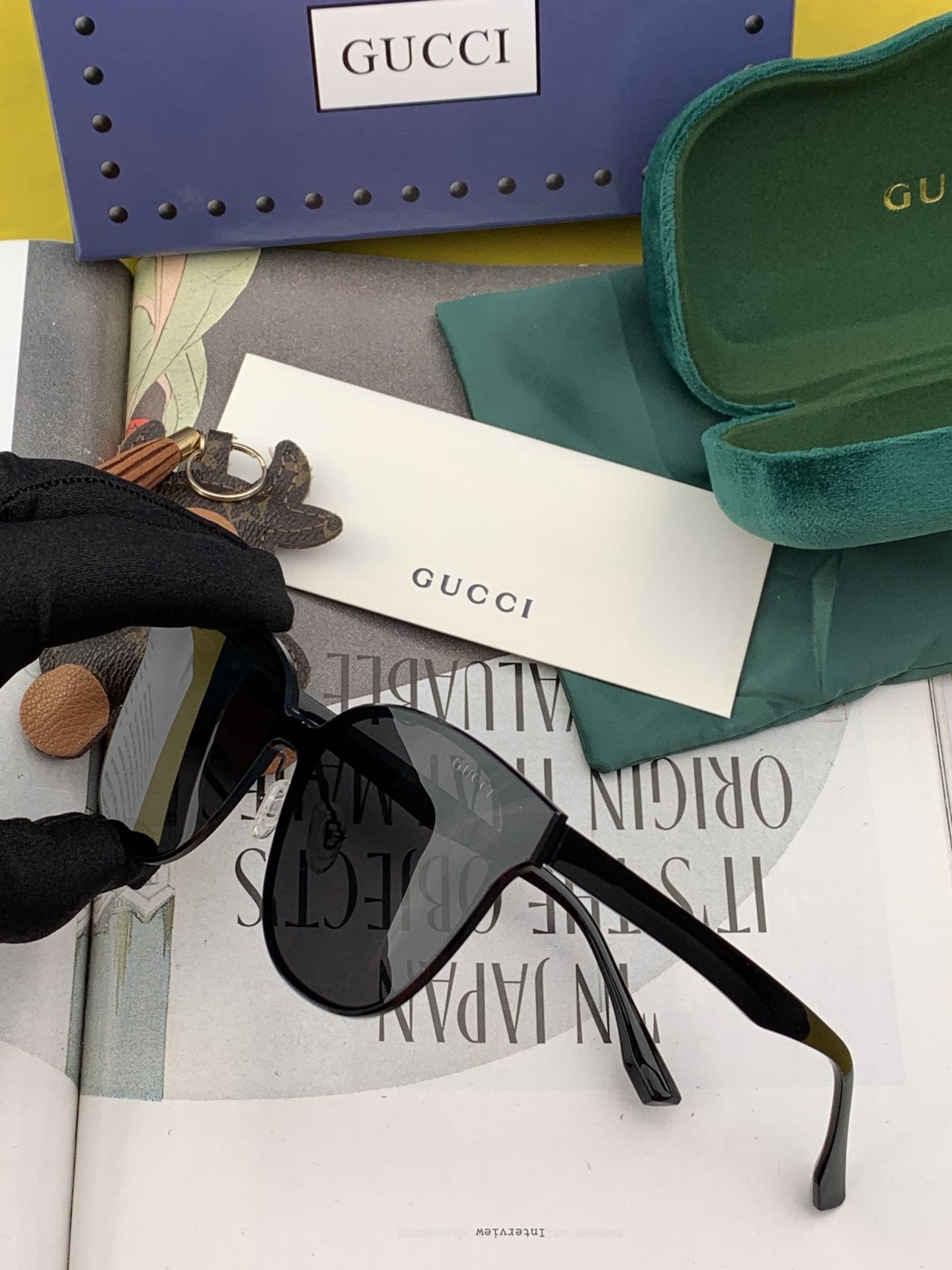 [TOP] GUCCI Large Frame Nylon Sunglasses - Black