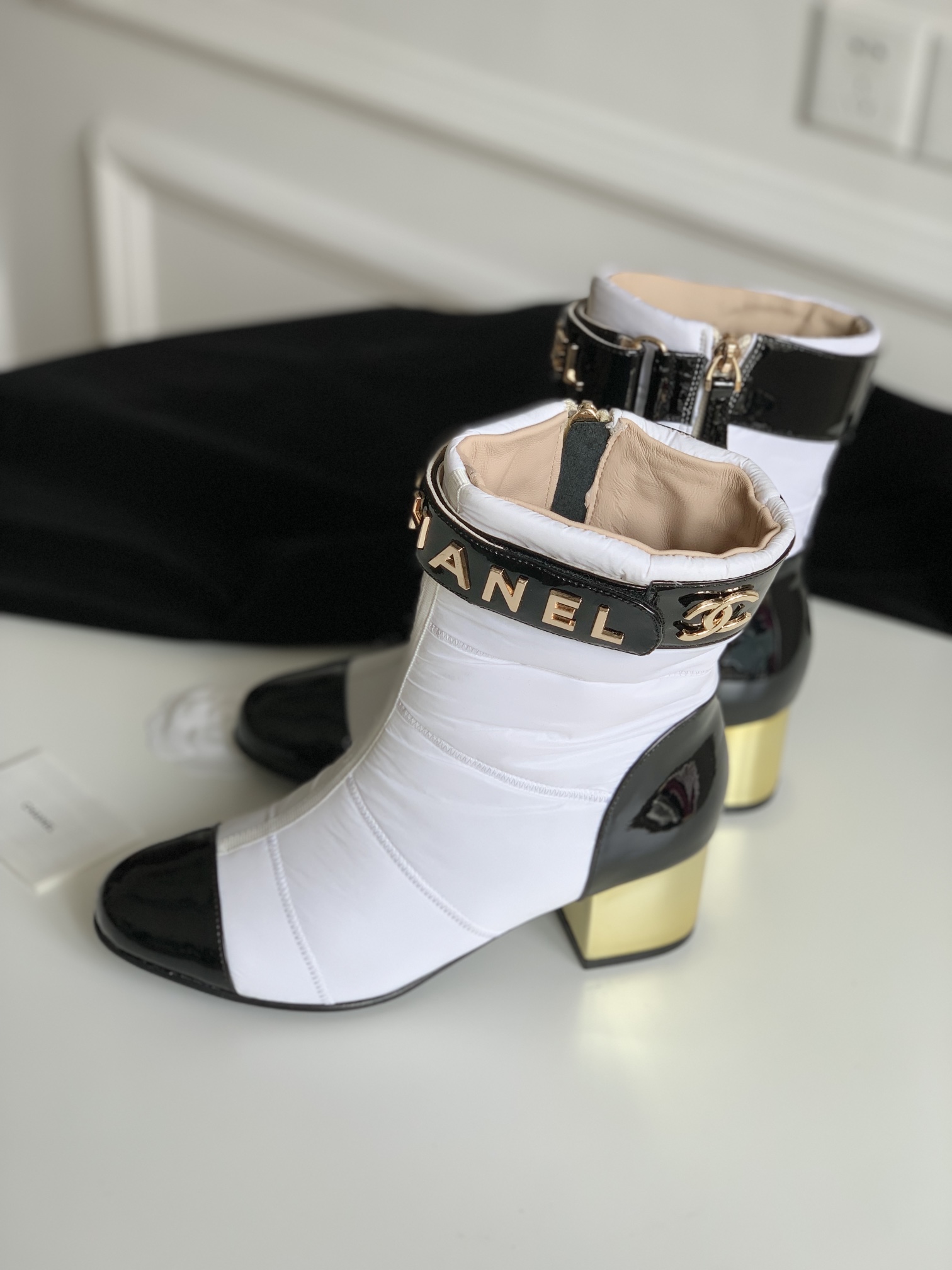 [TOP] CHANEL Metal Heel Down Short Boots - 5.5cm - 3 Colors
