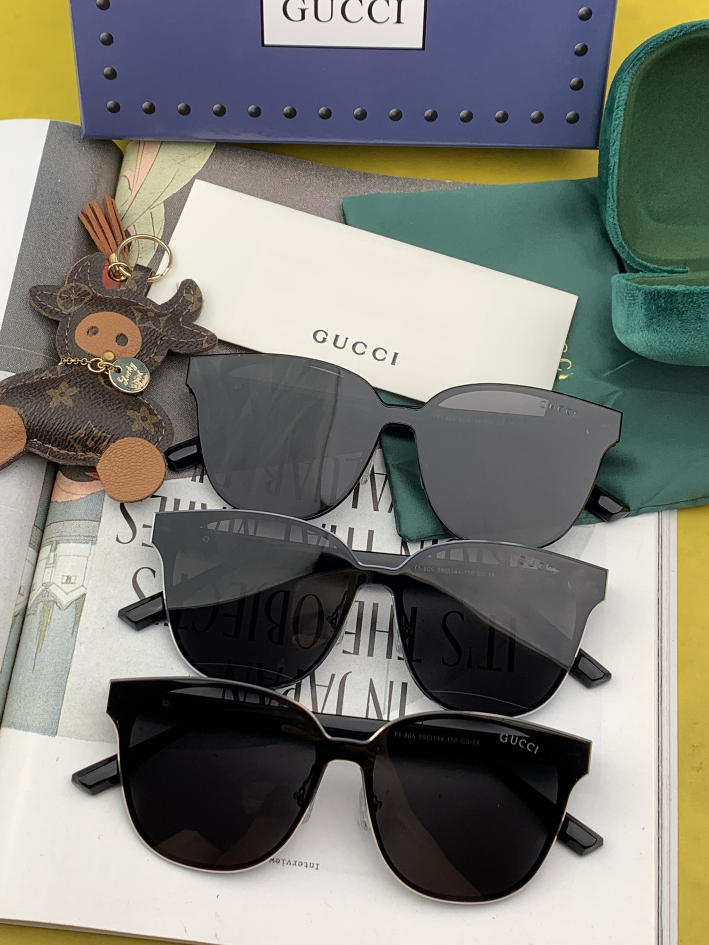 [TOP] GUCCI Large Frame Nylon Sunglasses - Black