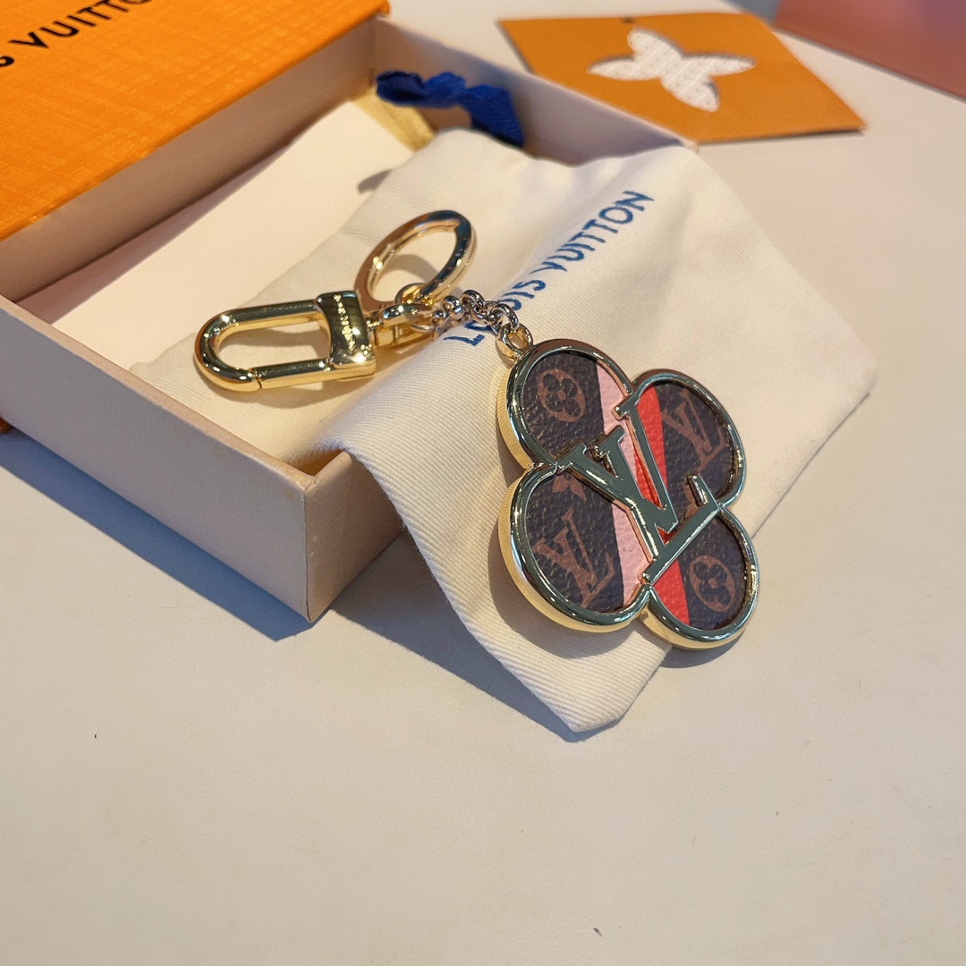 [TOP] Louis Vuitton LV Four Leaf Grass Shaped Keychain