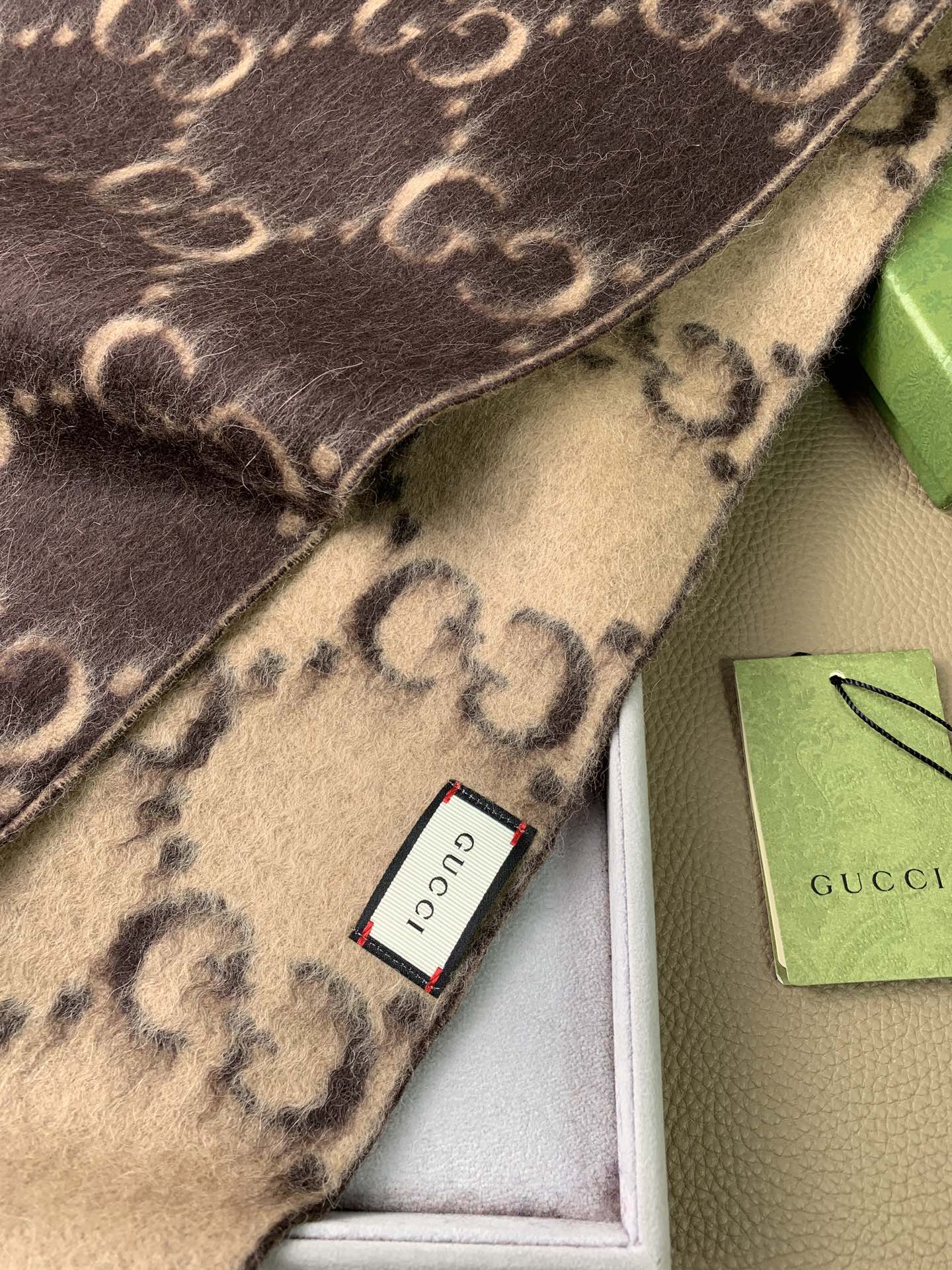 [TOP] GUCCI GG Water Corrugated Double Sided Cashmere Scarf 30 x 196 cm - 2 Colors