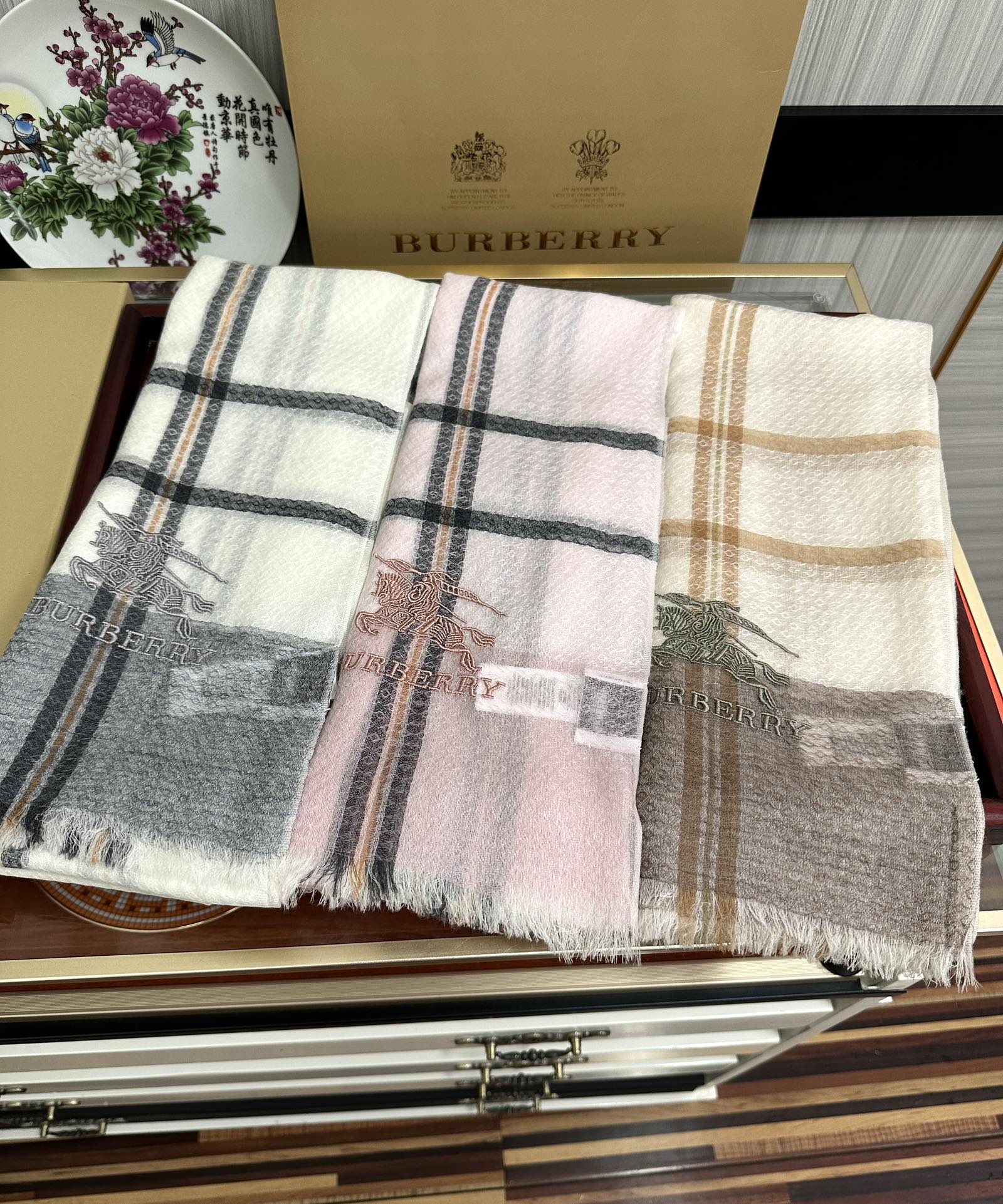 [TOP] BURBERRY Cashmere Plaid Scarf 80 x 200 cm - 3 Colors