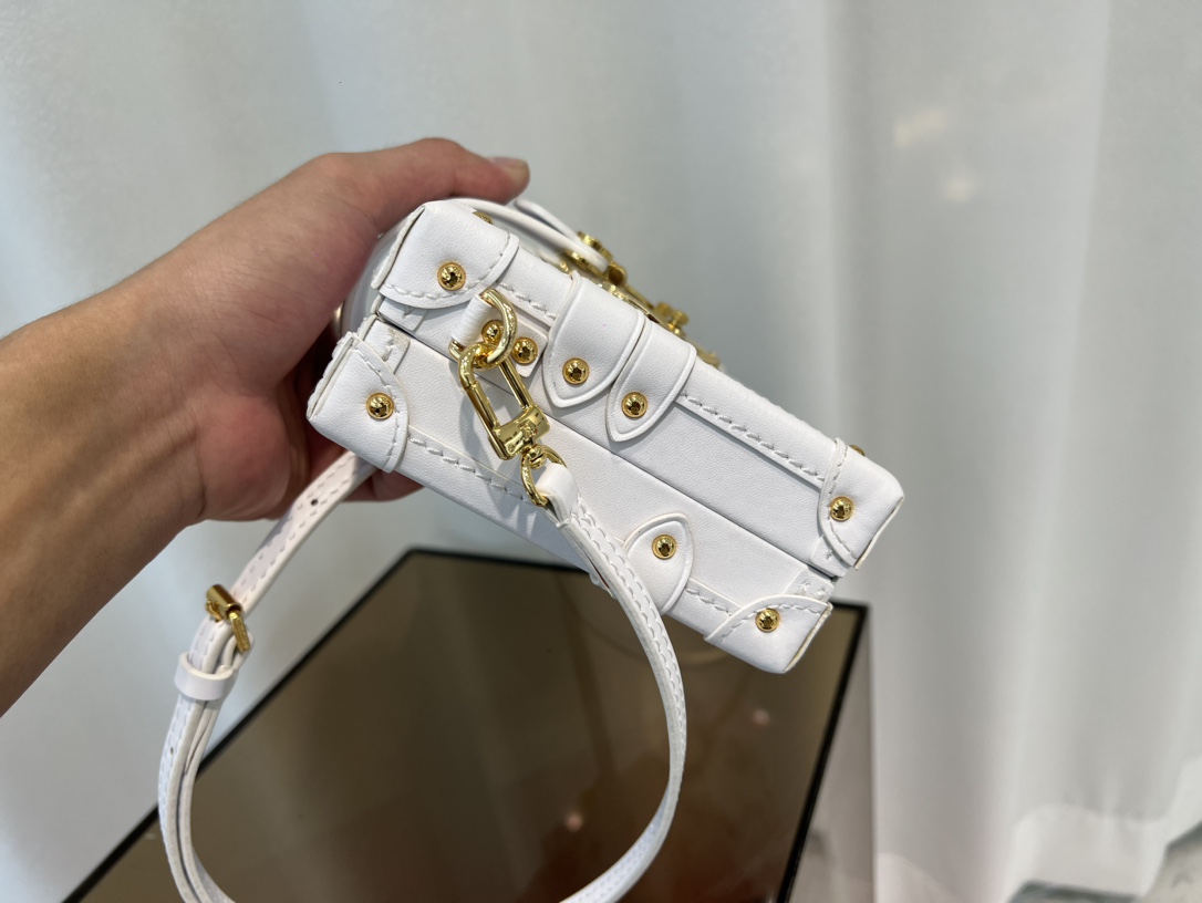 [TOP] Louis Vuitton LV  Monogram PETITE MALLE Boxes Handbag 20 x 12.5 x 6 cm  - White