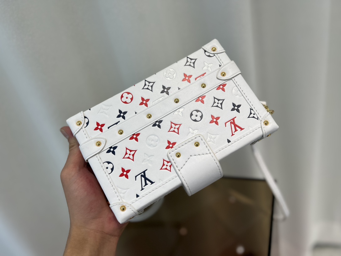 [TOP] Louis Vuitton LV  Monogram PETITE MALLE Boxes Handbag 20 x 12.5 x 6 cm  - White