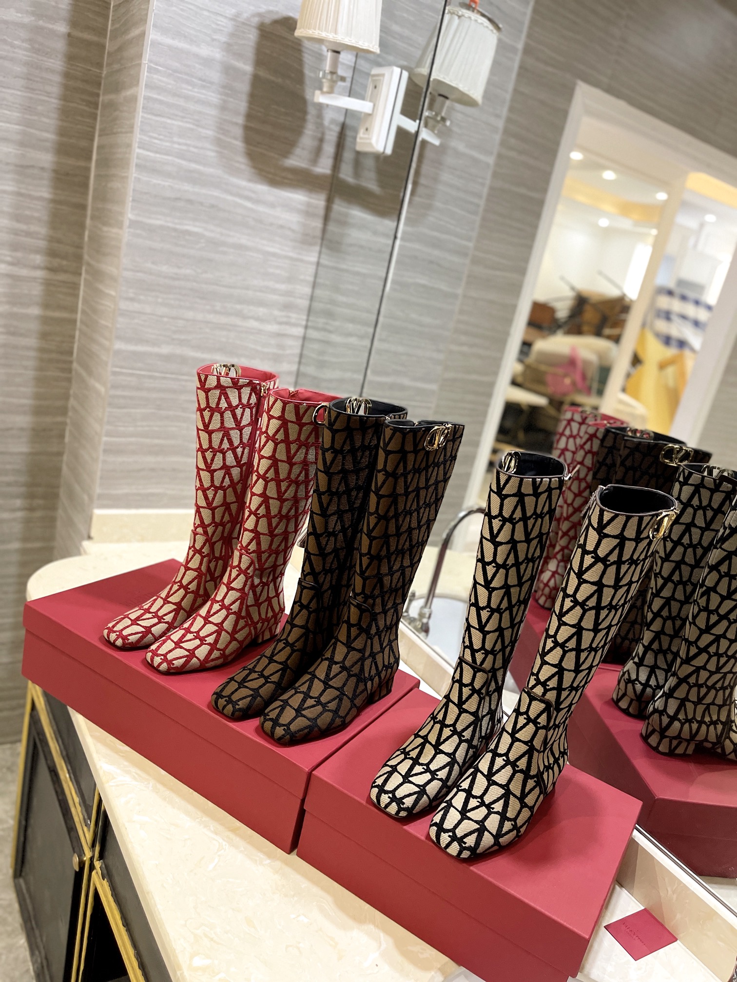 [TOP] VALENTINO Leather Outsole Boots - 3 Colors