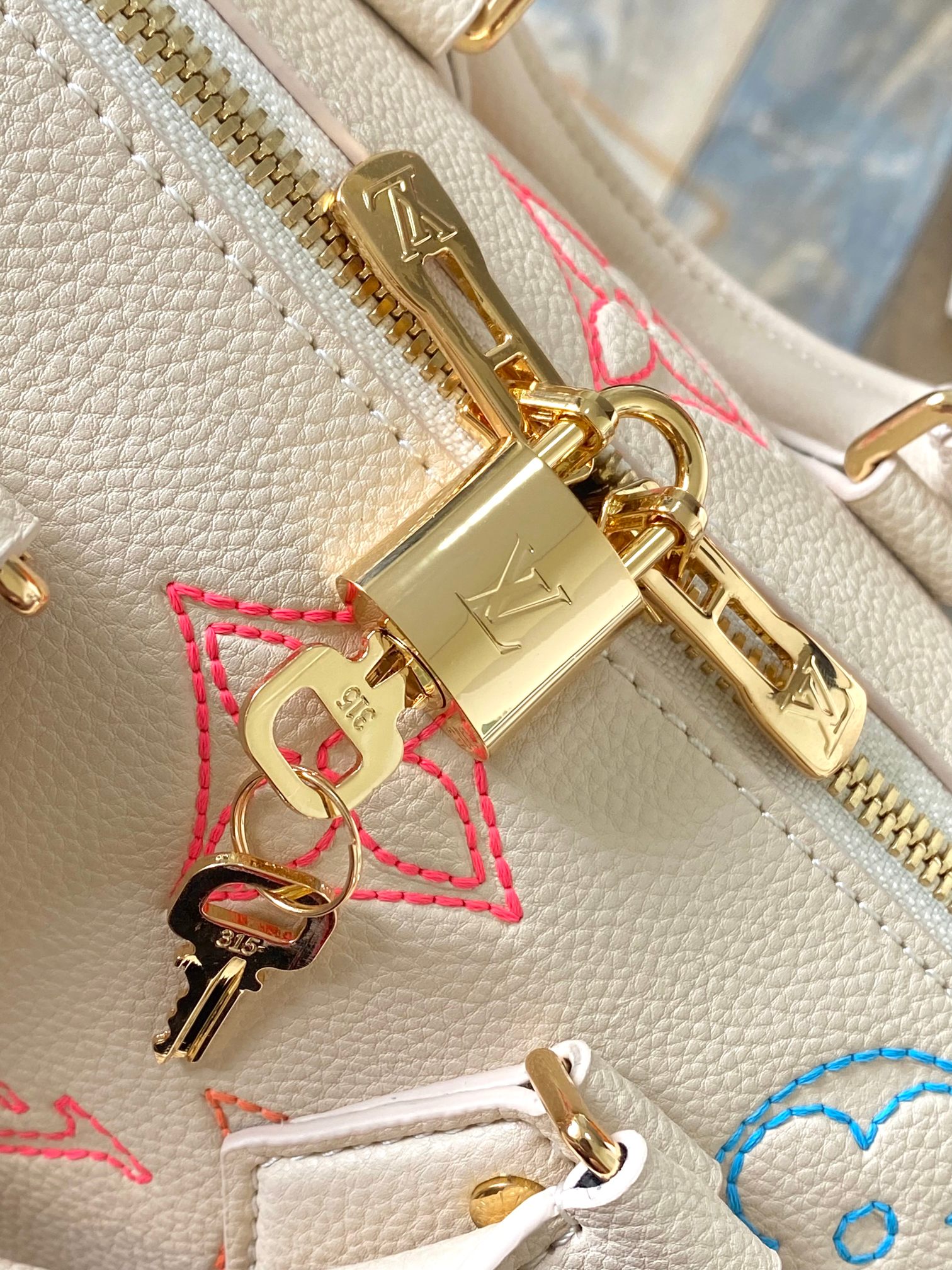 [TOP] Louis Vuitton LV Speedy Bandoulière 20 Monogram Bag 20.5 x 13.5 x 12 cm - Milky White